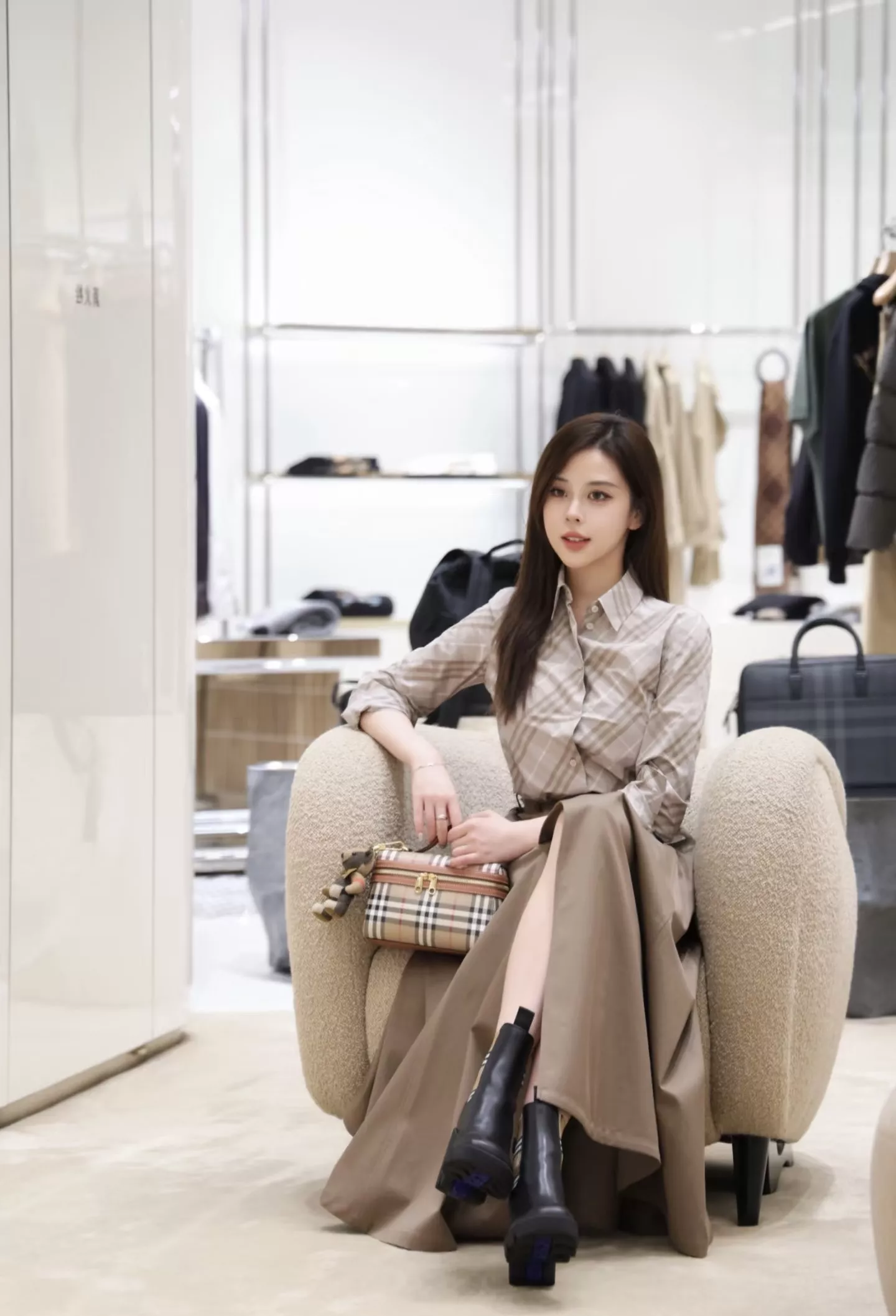버버리 체크 패턴 클래식 카라 셔츠 상세 이미지 49