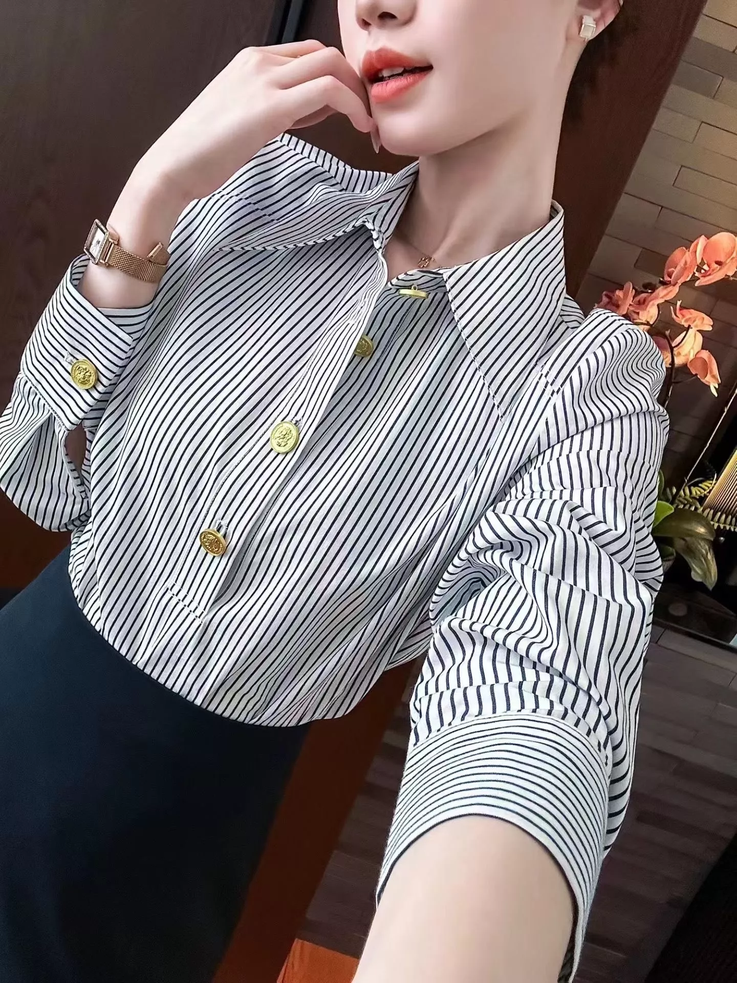 셀린느 금장 버튼 포인트 카라 셔츠 상세 이미지 33