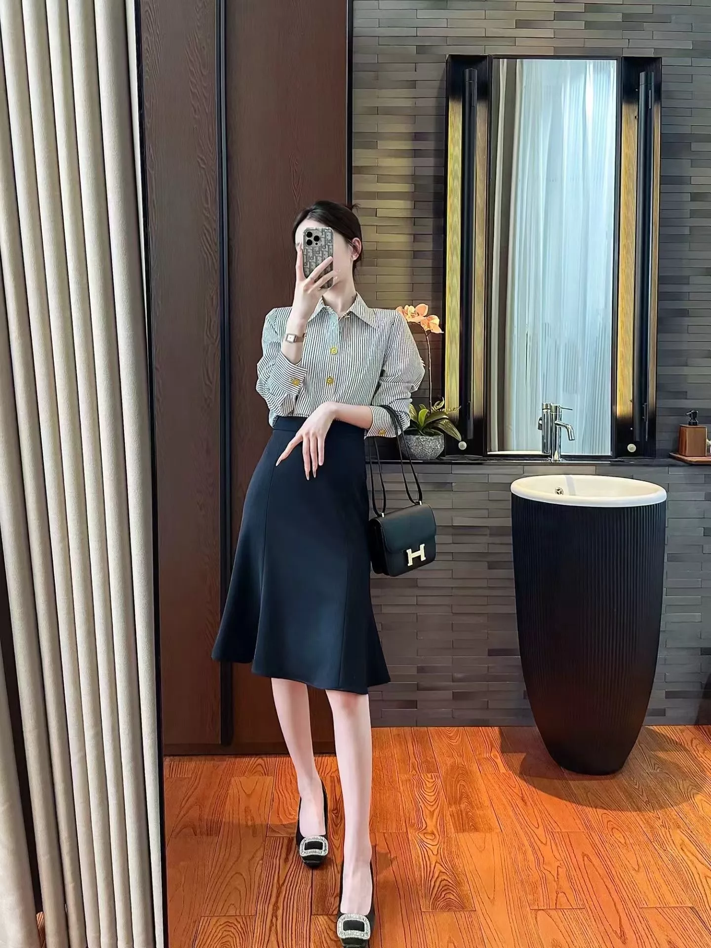 셀린느 금장 버튼 포인트 카라 셔츠 상세 이미지 34