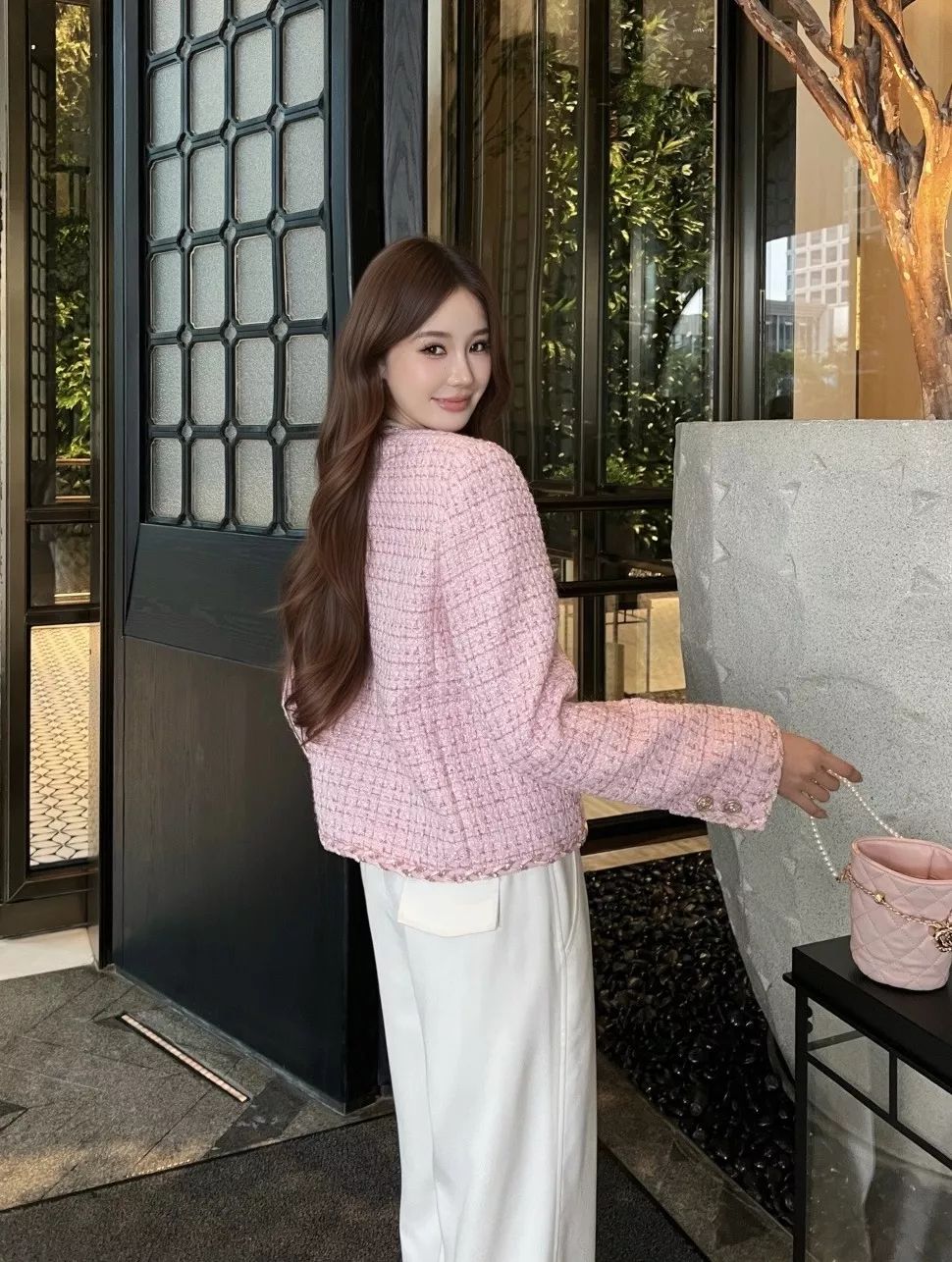 샤넬 클래식 핑크 트위드 크롭 재킷 상세 이미지 18