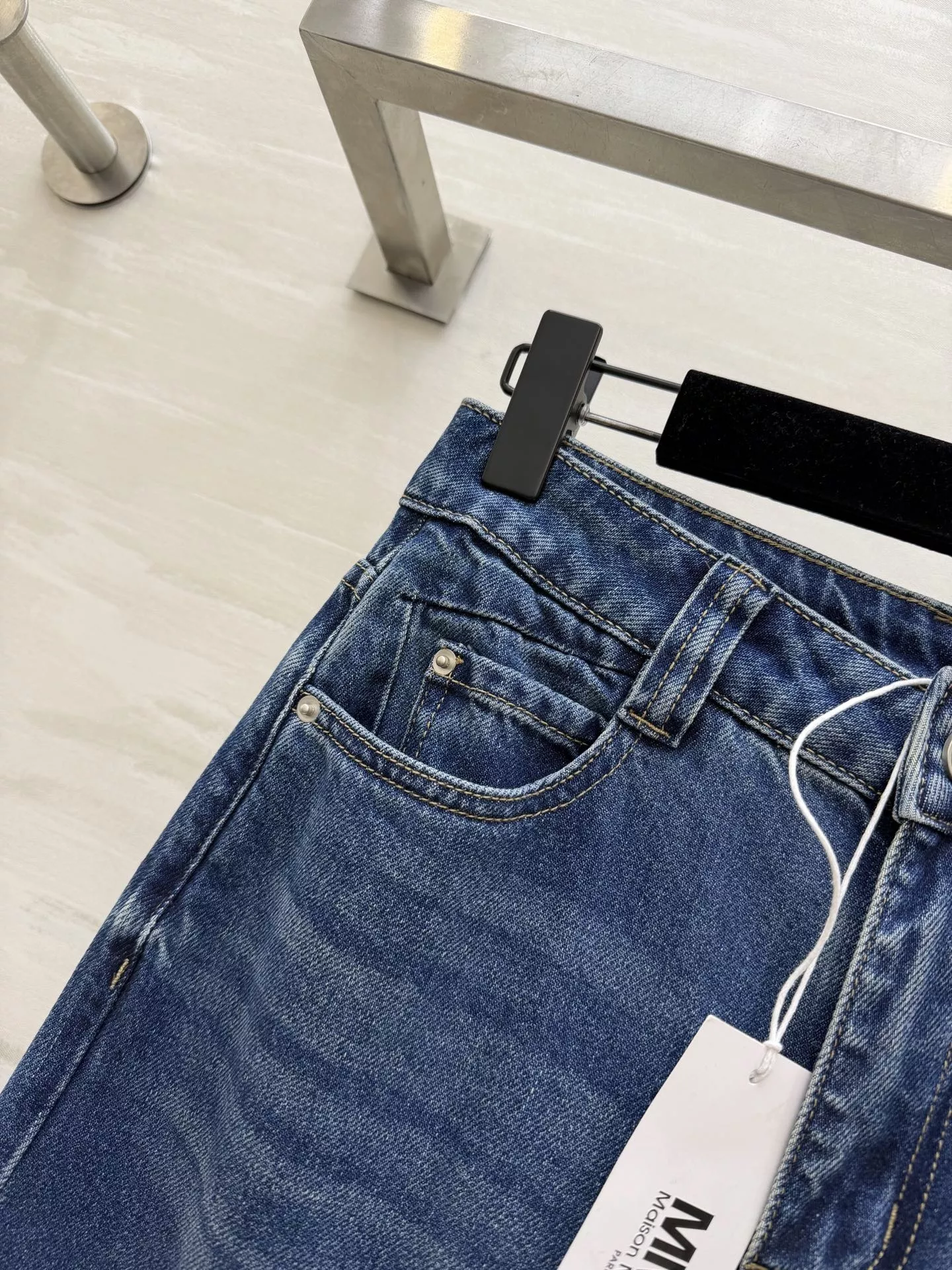 메종마르지엘라 MM6 26시즌 직통 데님 팬츠 상세 이미지 5