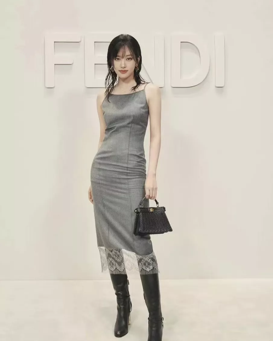 펜디 피카부 아이씨유 풀레더 위빙 토트백 상세 이미지 25