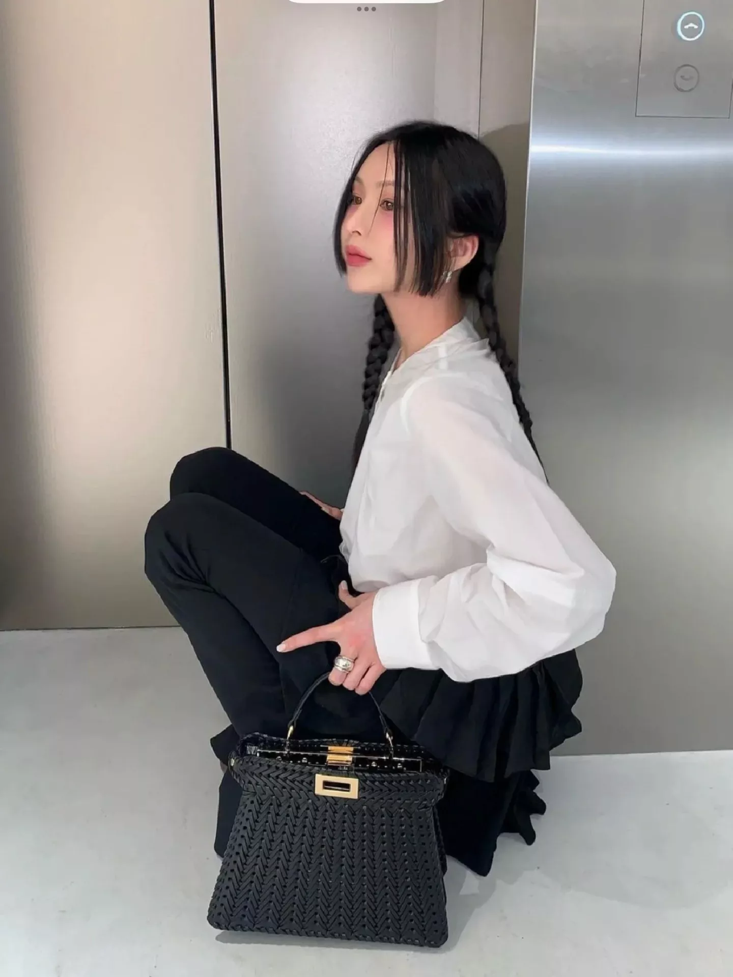 펜디 피카부 아이씨유 풀레더 위빙 토트백 상세 이미지 24