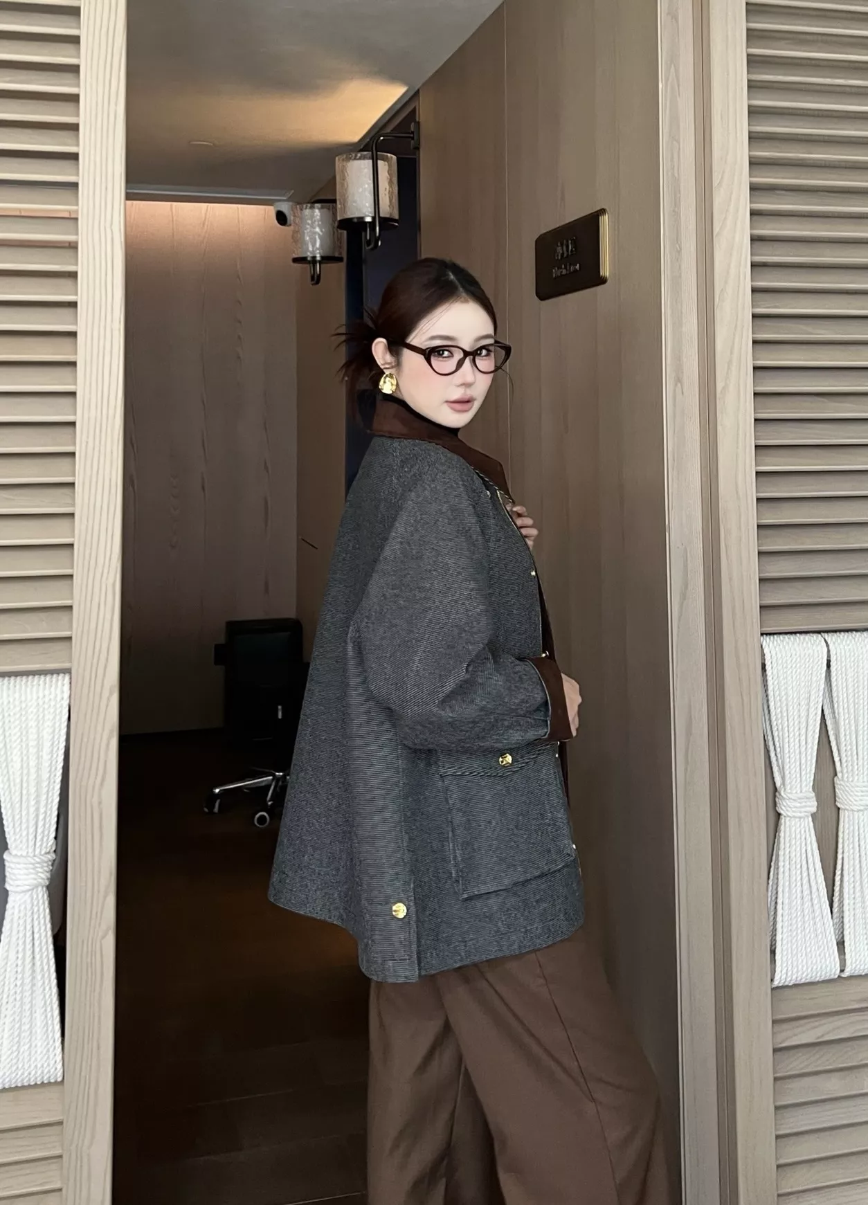 셀린느 스웨이드 배색 카라 버튼 재킷 상세 이미지 18