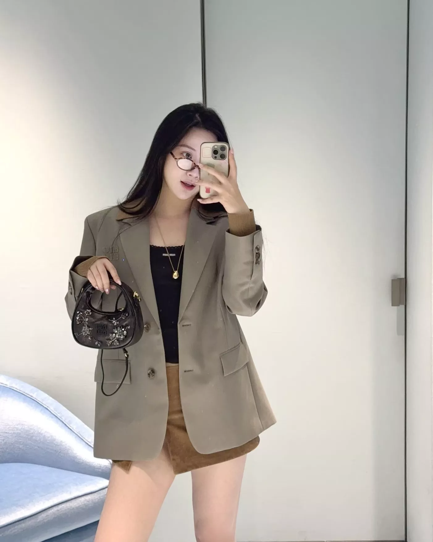미우미우 홀리데이 컬렉션 레터 자수 카라 블레이저 재킷 상세 이미지 10