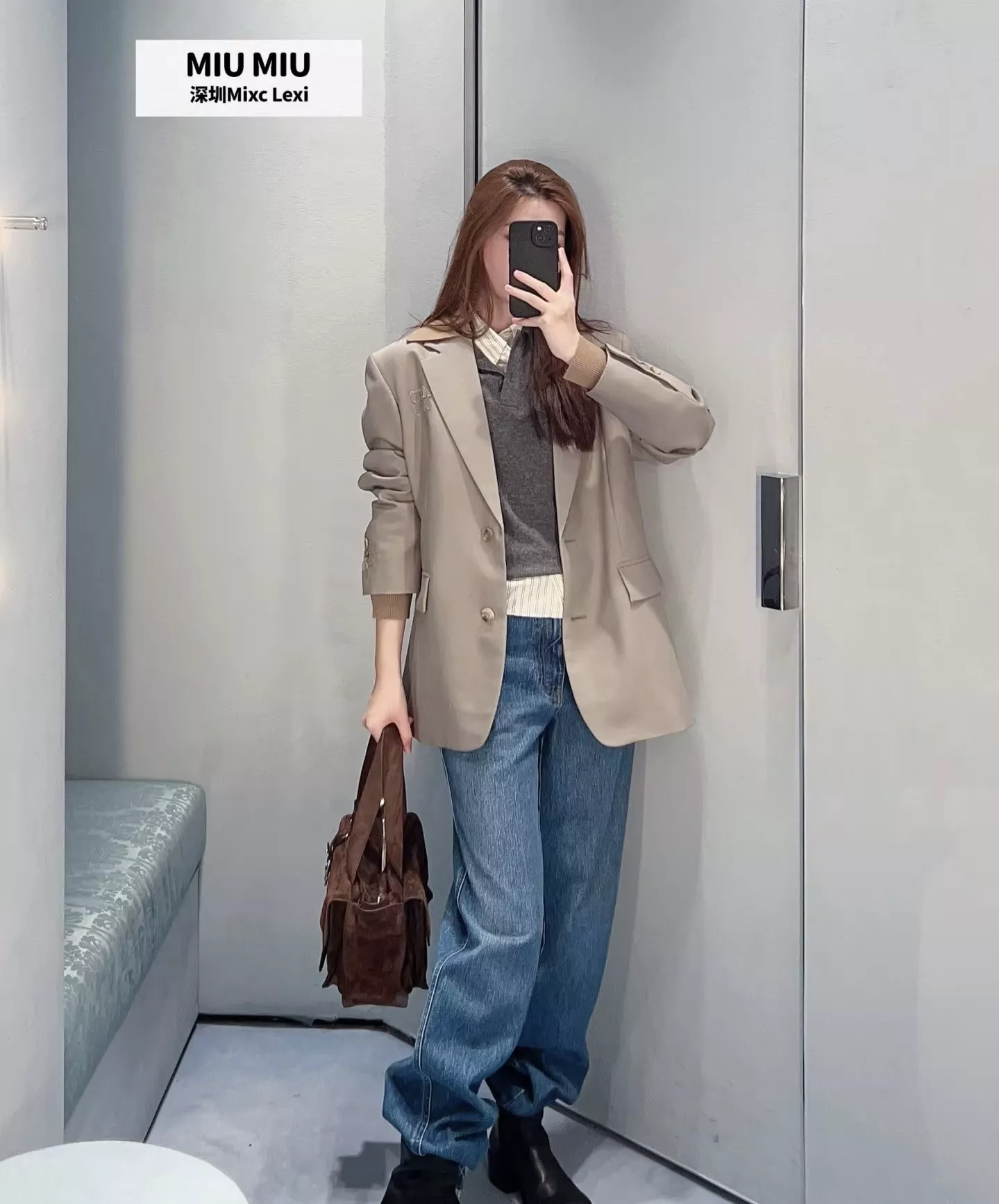 미우미우 홀리데이 컬렉션 레터 자수 카라 블레이저 재킷 상세 이미지 17