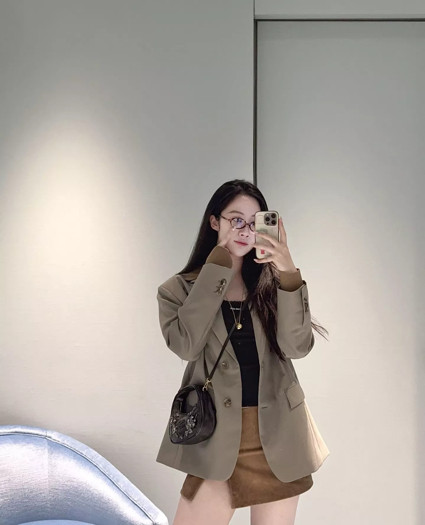 미우미우 홀리데이 컬렉션 레터 자수 카라 블레이저 재킷 상세 이미지 11