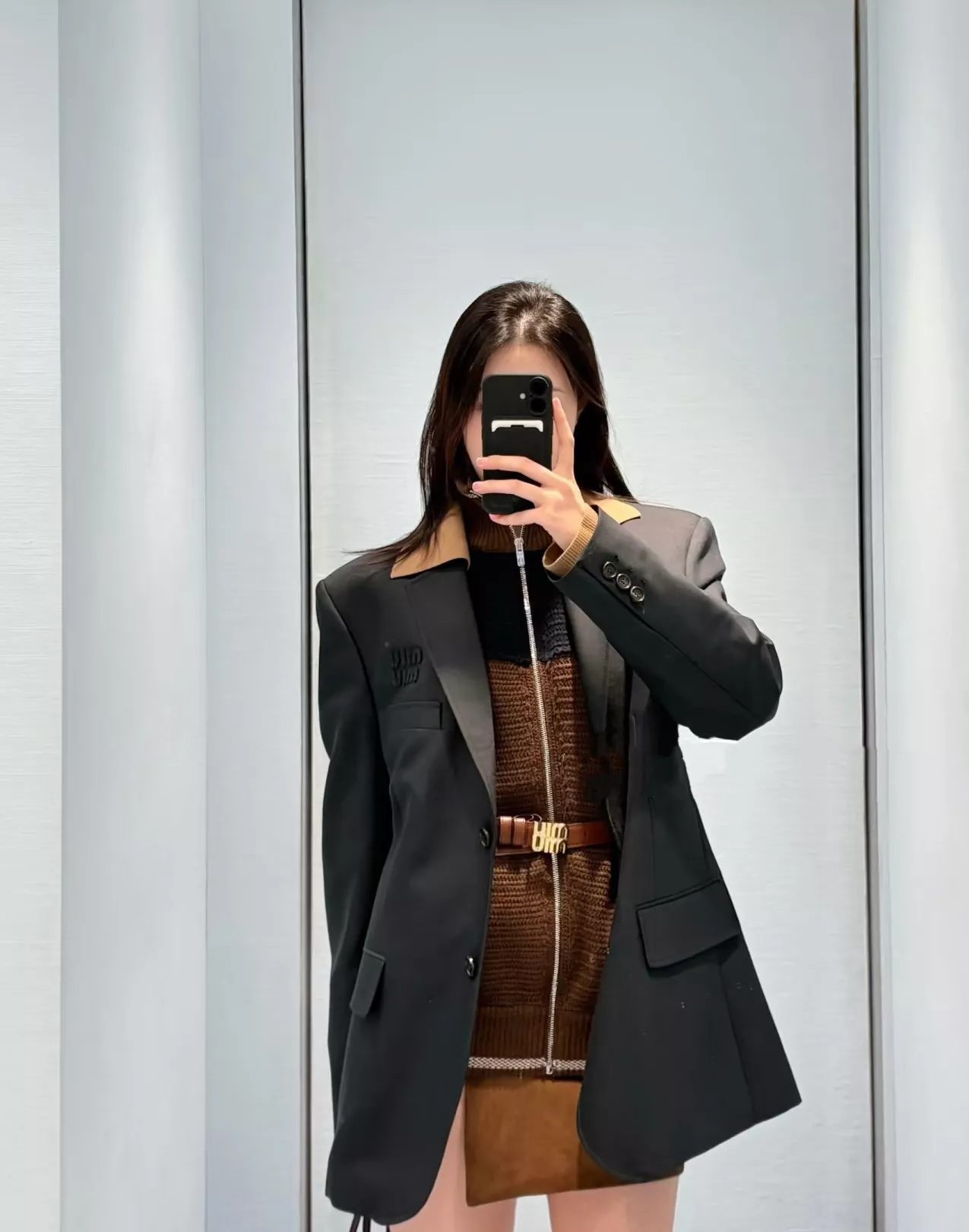 미우미우 홀리데이 컬렉션 레터 자수 카라 블레이저 재킷 상세 이미지 32