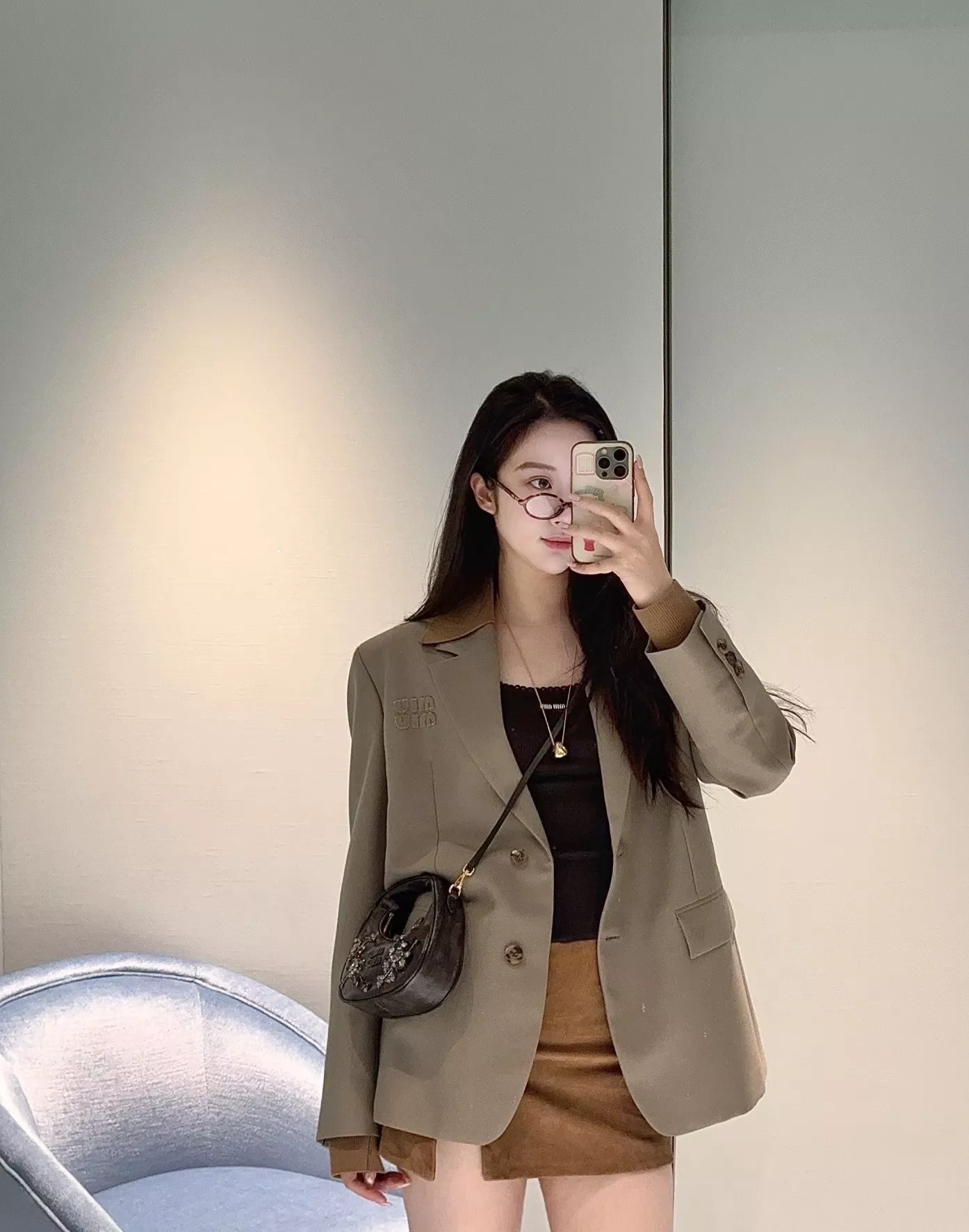 미우미우 홀리데이 컬렉션 레터 자수 카라 블레이저 재킷 상세 이미지 12