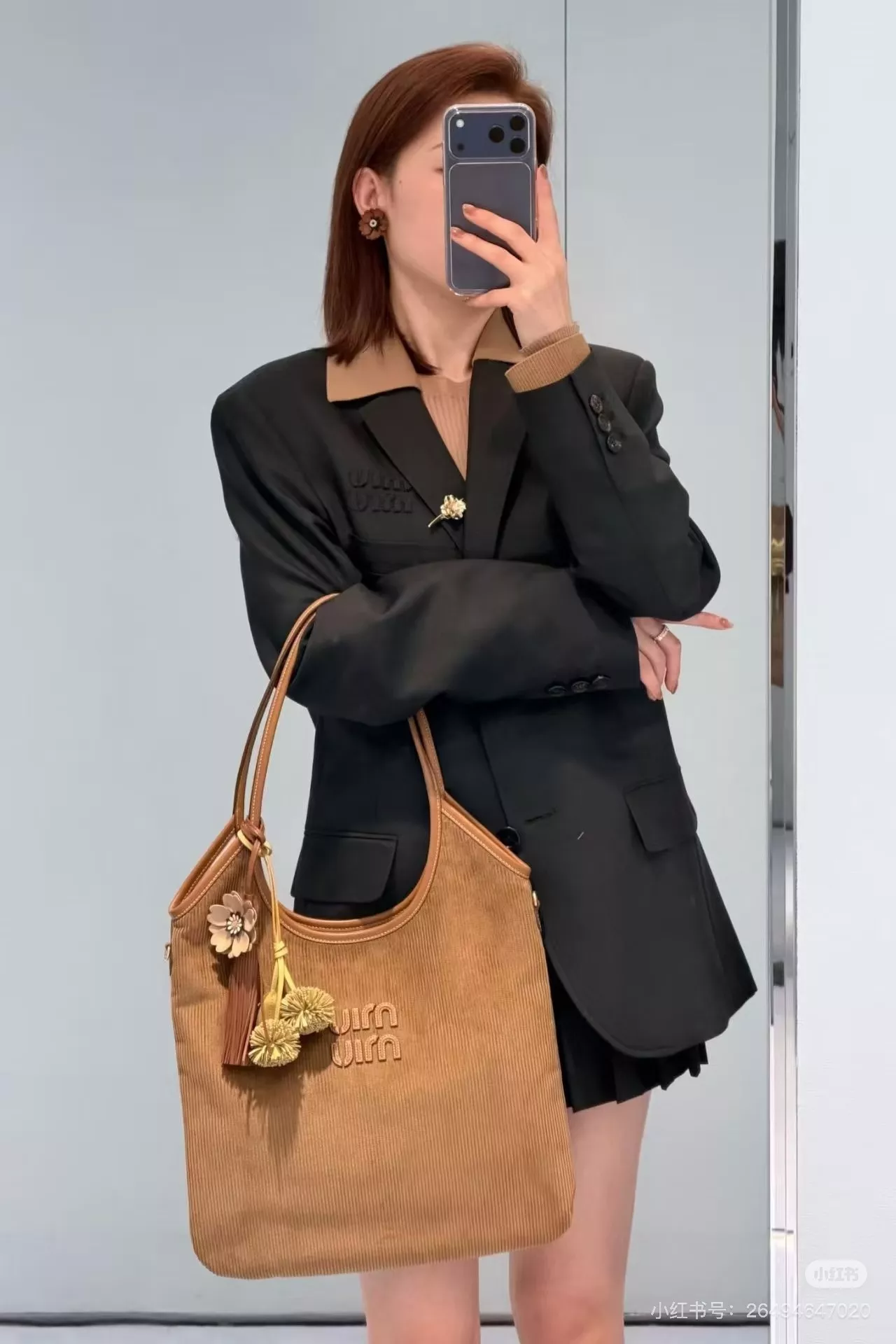 미우미우 홀리데이 컬렉션 레터 자수 카라 블레이저 재킷 상세 이미지 33