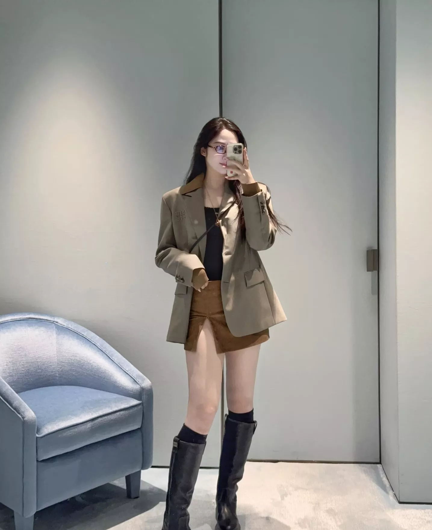 미우미우 홀리데이 컬렉션 레터 자수 카라 블레이저 재킷 상세 이미지 13