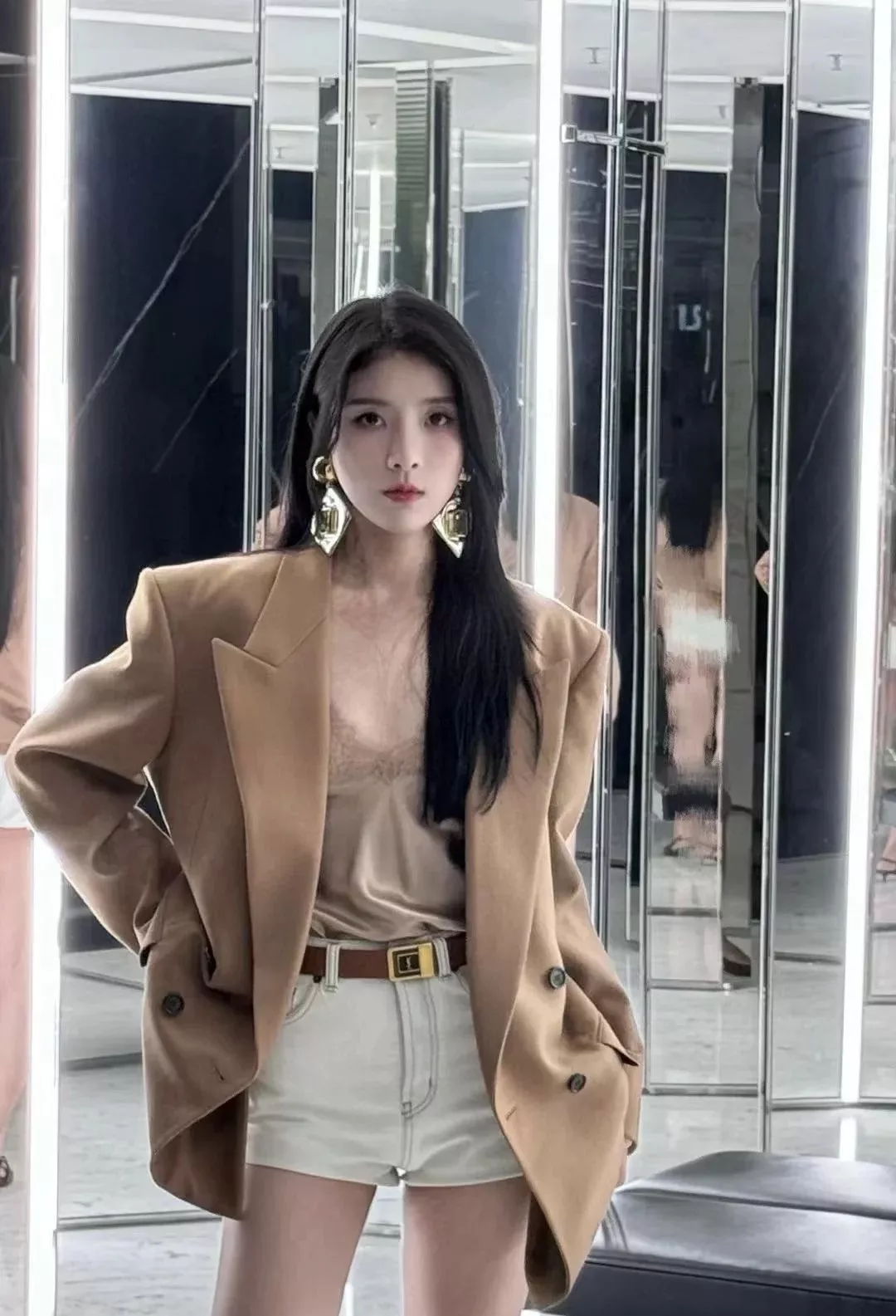 생로랑 와이드 숄더 오버핏 더블 브레스티드 블레이저 상세 이미지 11
