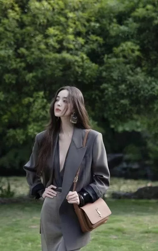 생로랑 와이드 숄더 오버핏 더블 브레스티드 블레이저 상세 이미지 28