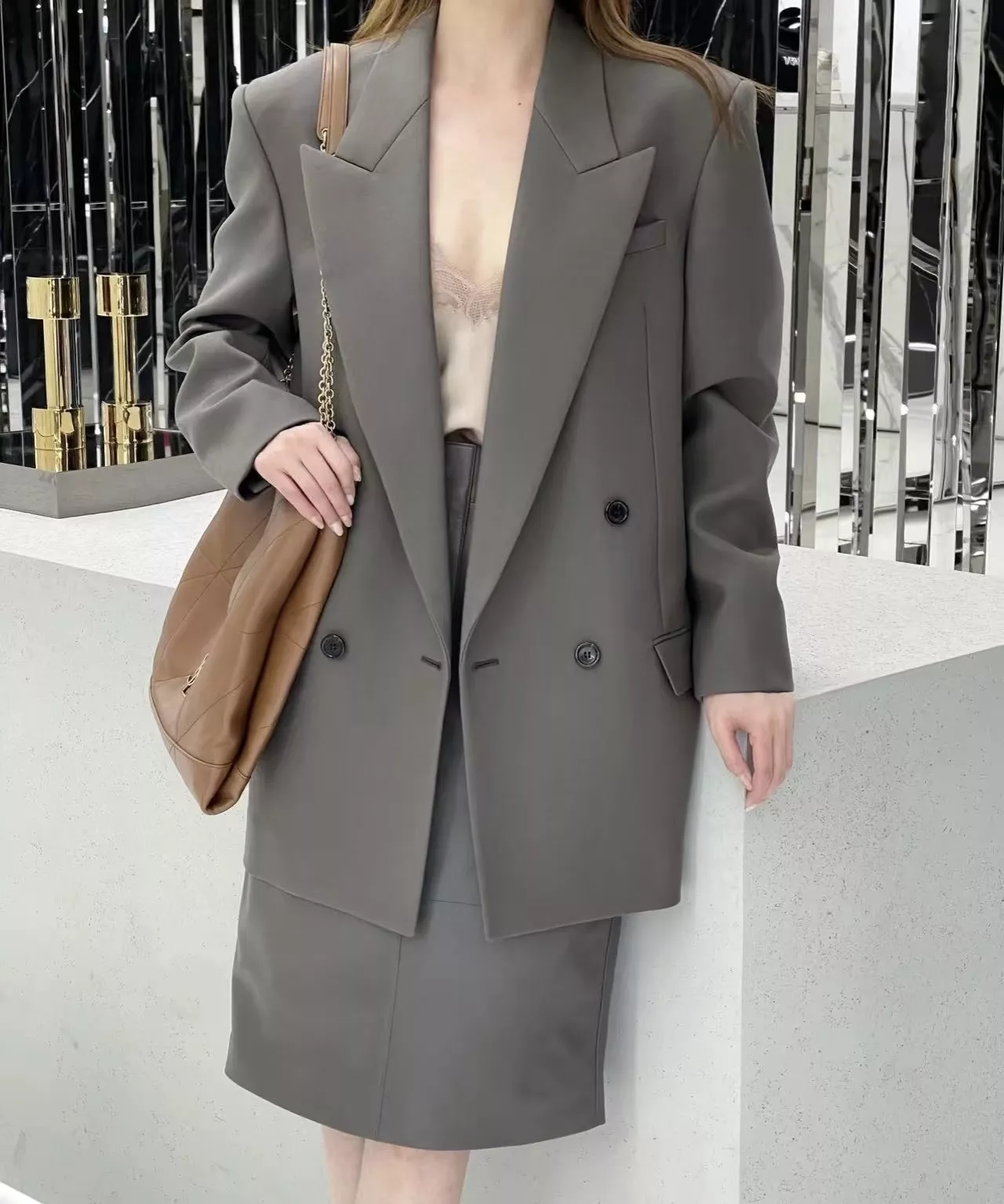 생로랑 와이드 숄더 오버핏 더블 브레스티드 블레이저 상세 이미지 35