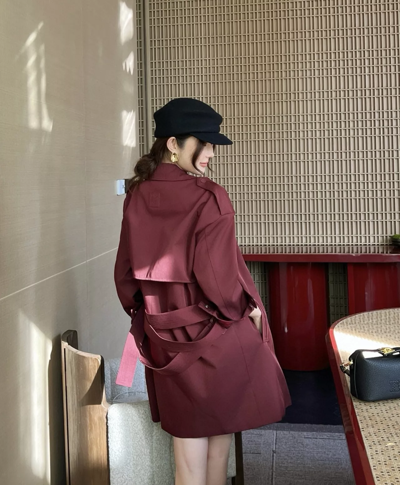 로에베 미니멀 트렌치 스타일 벨트 코트 상세 이미지 35