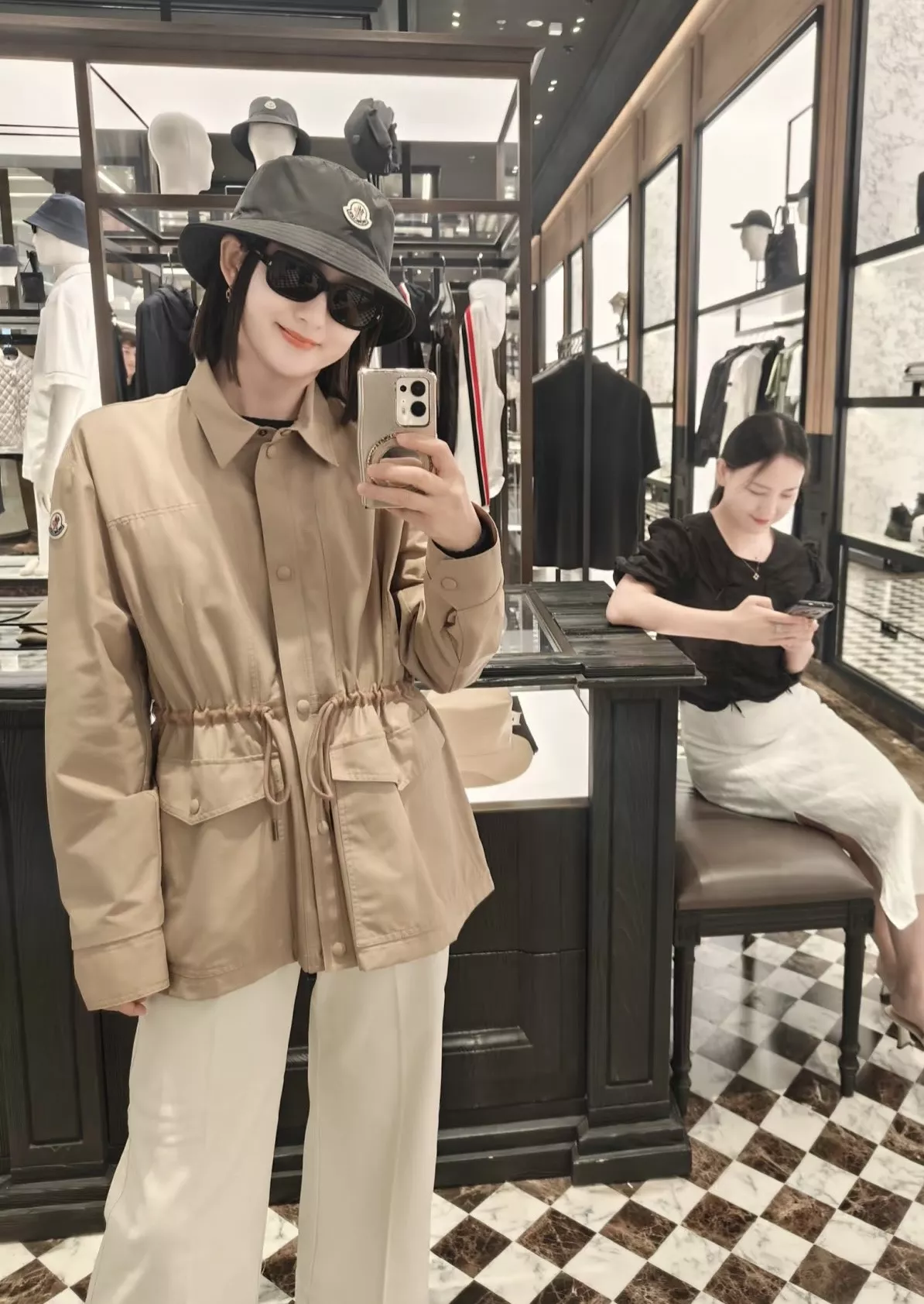 몽클레어 드로스트링 허리 조절 카라 바람막이 재킷 상세 이미지 18