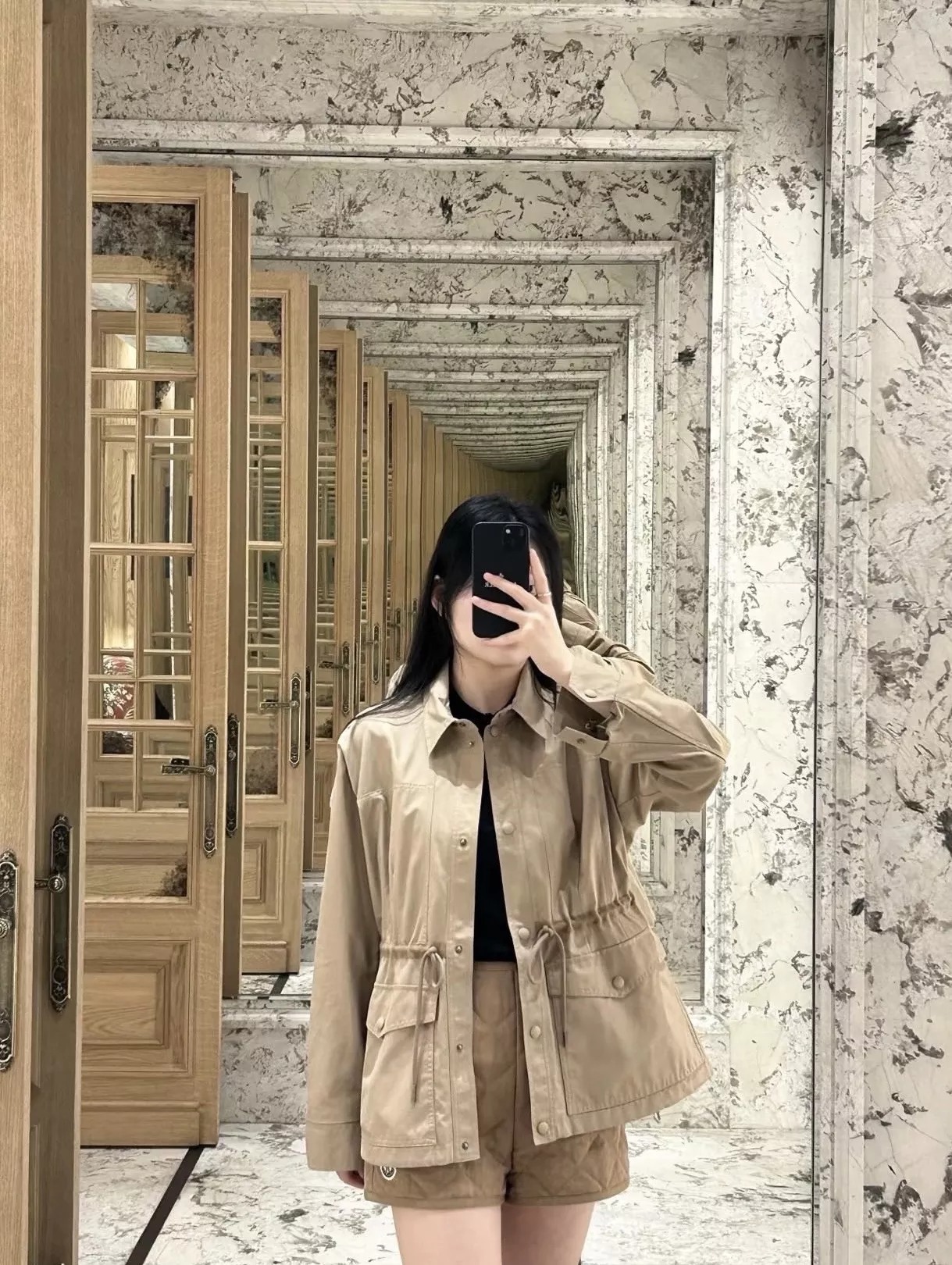 몽클레어 드로스트링 허리 조절 카라 바람막이 재킷 상세 이미지 17