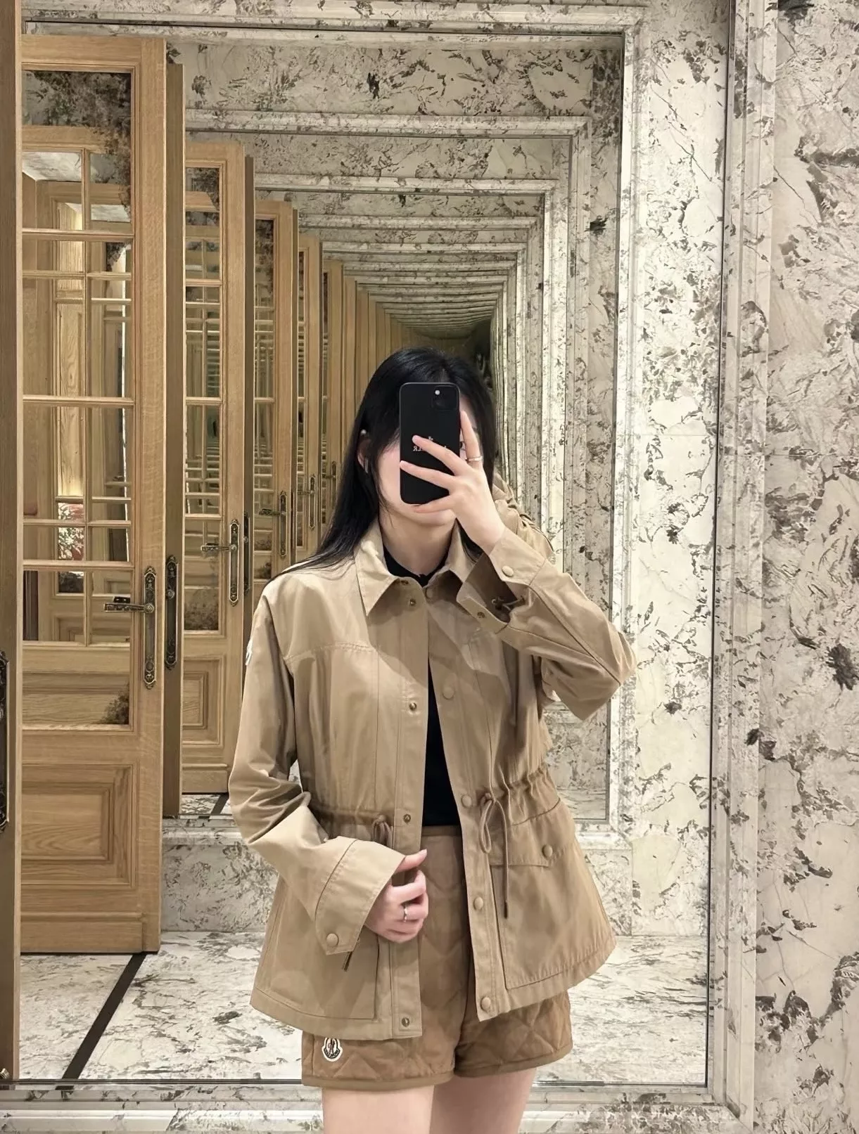 몽클레어 드로스트링 허리 조절 카라 바람막이 재킷 상세 이미지 16
