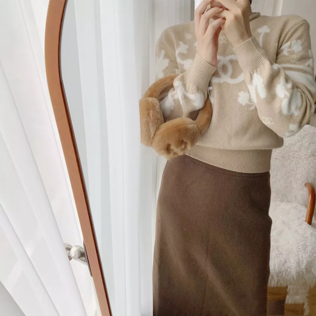 샤넬 스키 컬렉션 하이넥 플라워 니트 상세 이미지 18