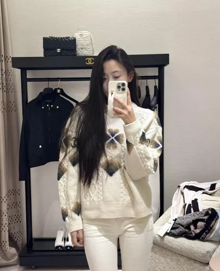 샤넬 스키 컬렉션 케이블 패턴 풀오버 니트 상세 이미지 18