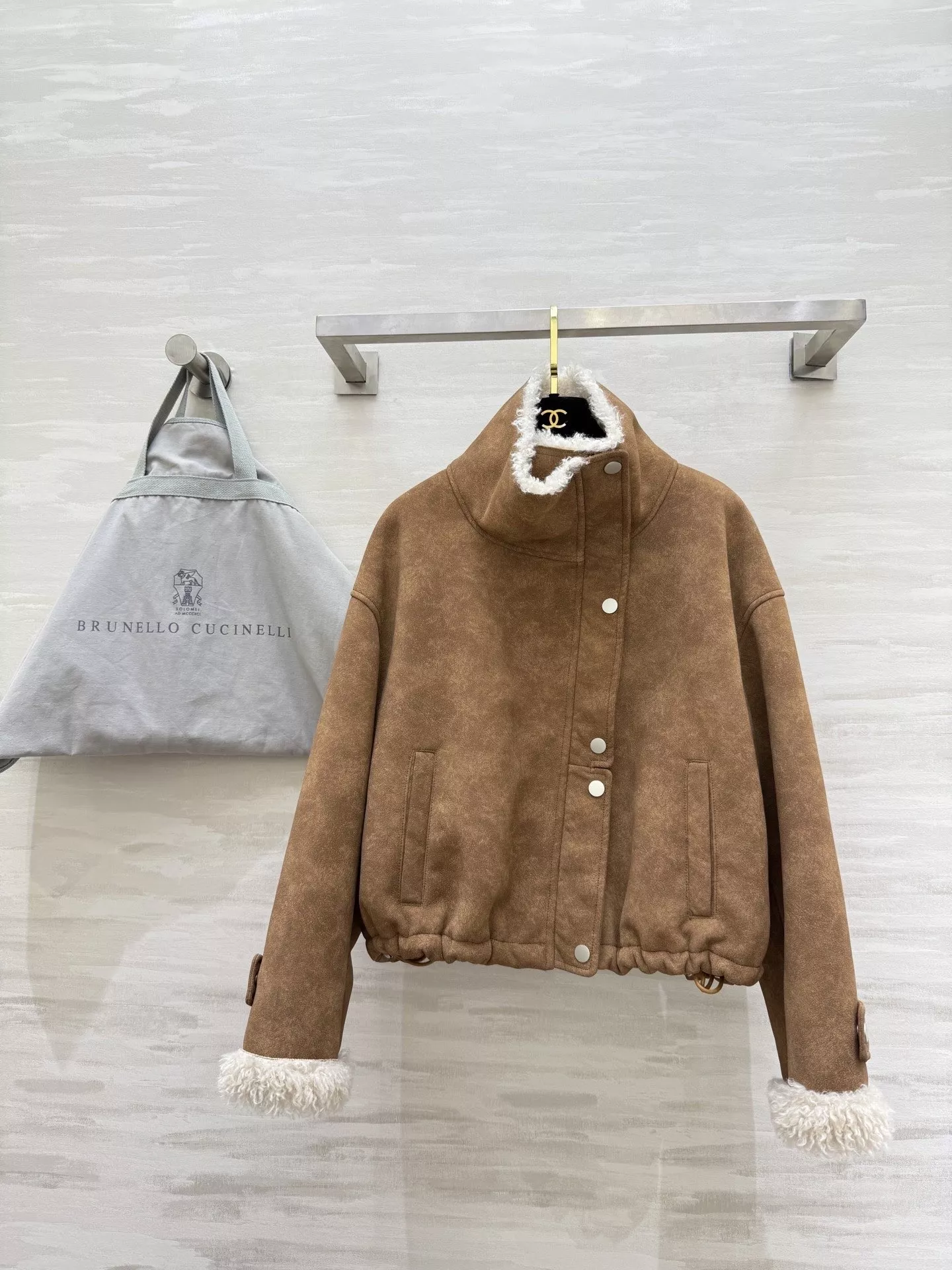 브루넬로쿠치넬리 양모 양가죽 무스탕 스타일 보아 칼라 재킷 상세 이미지 8
