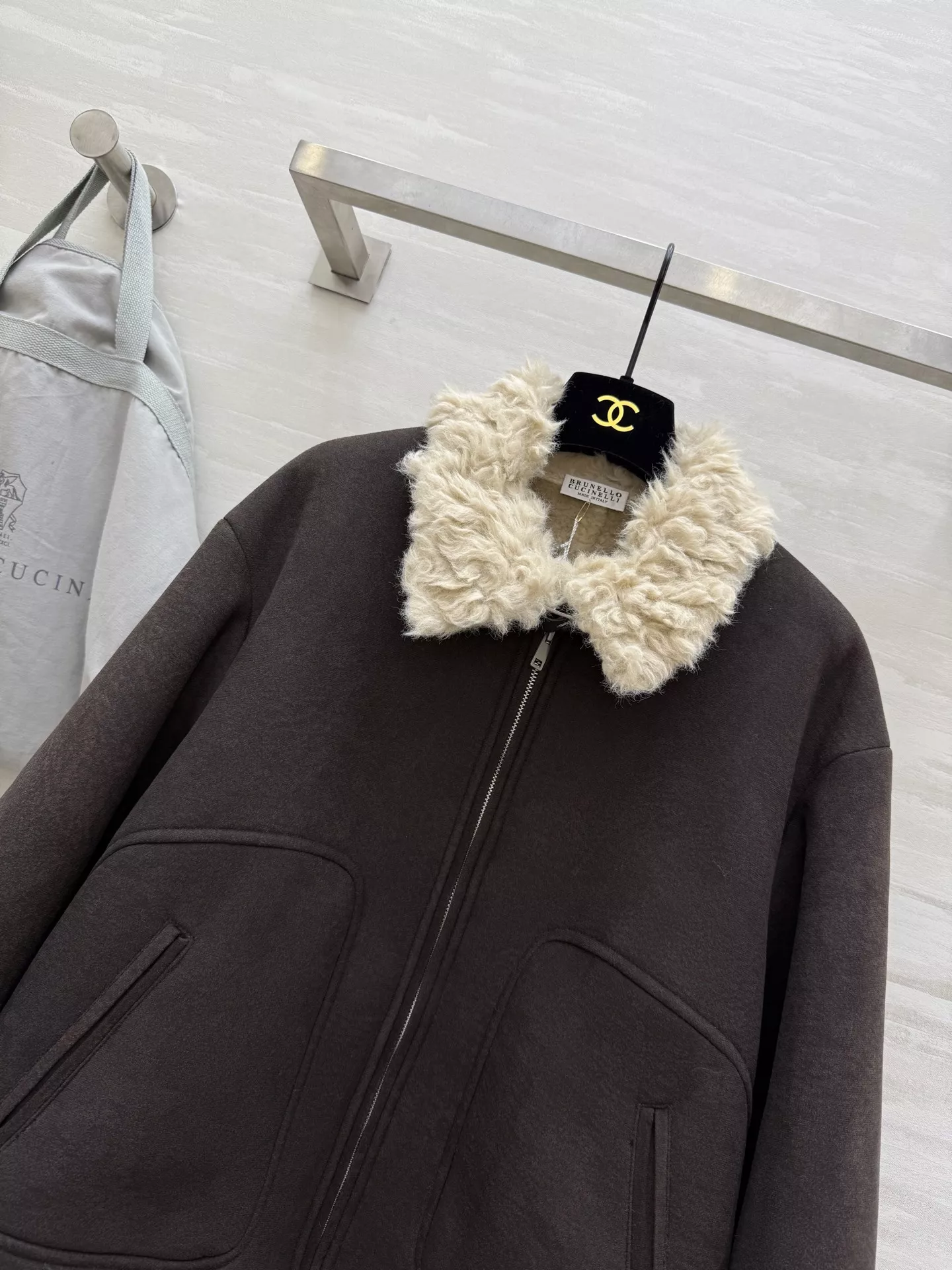 브루넬로쿠치넬리 양모 카라 스웨이드 무스탕 재킷 상세 이미지 2