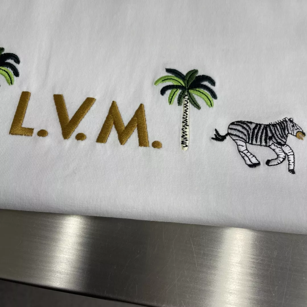 루이비통 2026 봄여름 LVM 자수 그래픽 코튼 티셔츠 상세 이미지 5