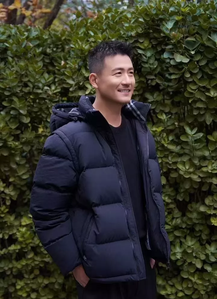 버버리 탈부착 소매 후드 다운 패딩 재킷 상세 이미지 12