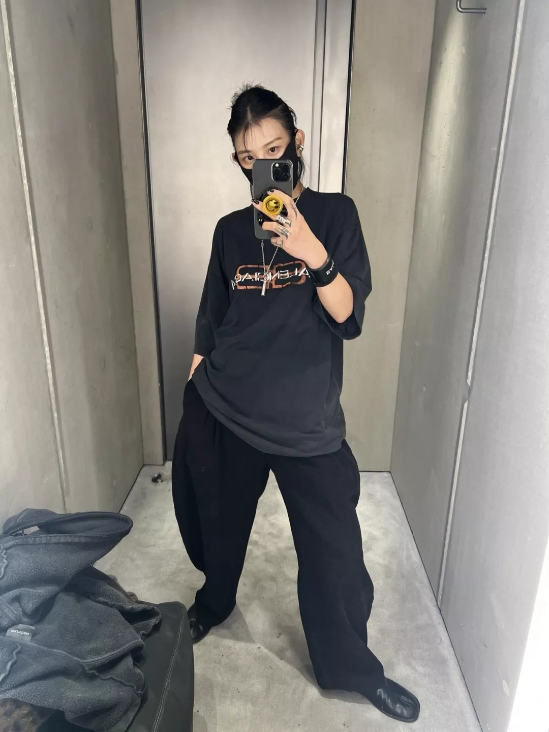 발렌시아가 BB 아이콘 스텐실 프린트 워싱 티셔츠 상세 이미지 13