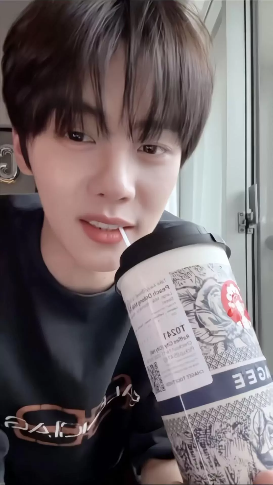 발렌시아가 BB 아이콘 스텐실 프린트 워싱 티셔츠 상세 이미지 14