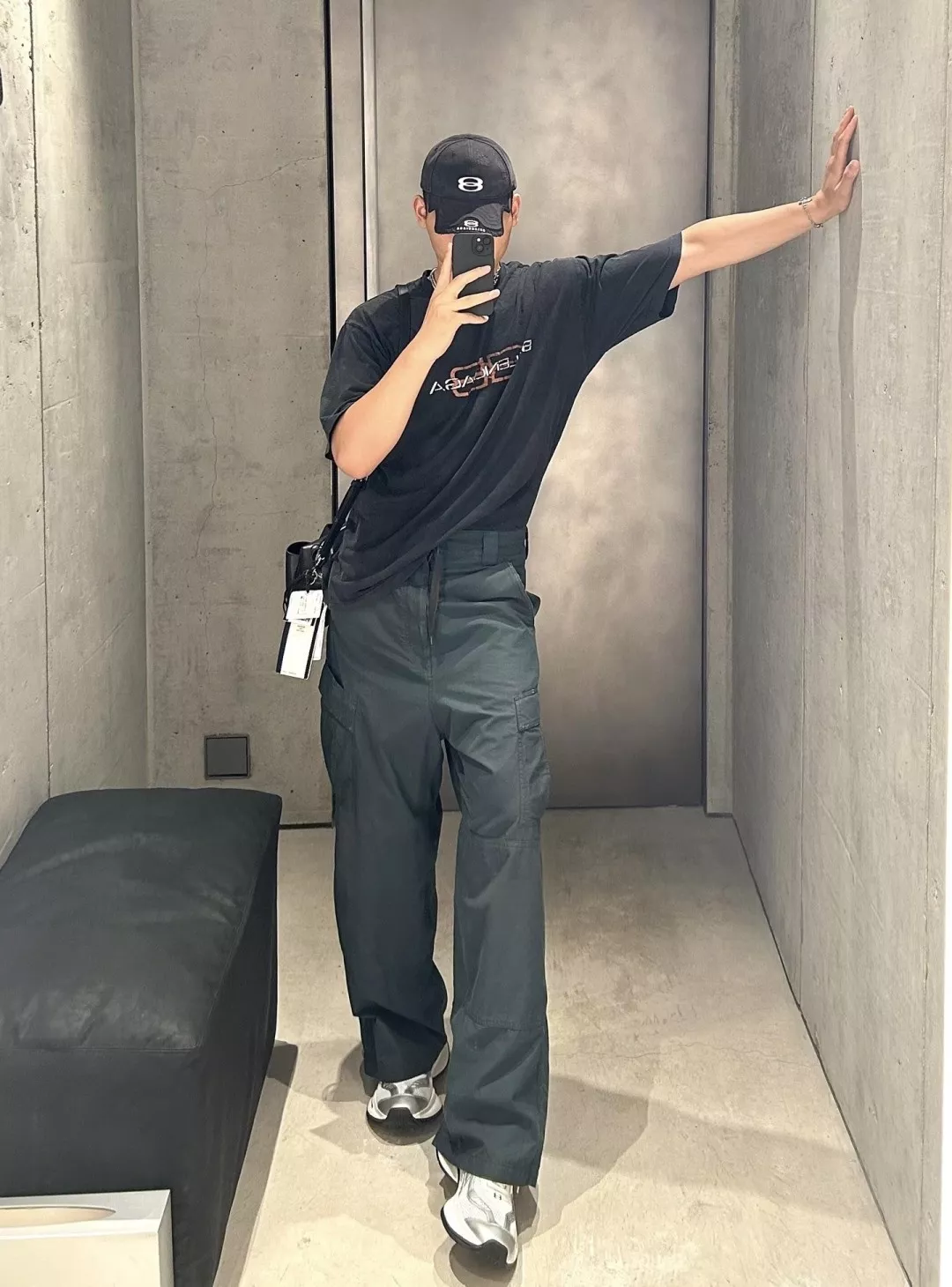 발렌시아가 BB 아이콘 스텐실 프린트 워싱 티셔츠 상세 이미지 10