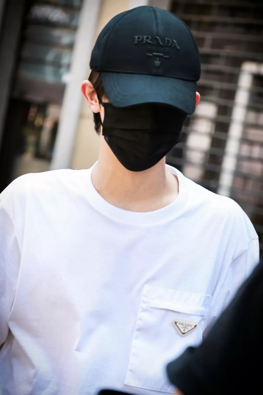 프라다 삼각 로고 포켓 반소매 티셔츠 상세 이미지 22