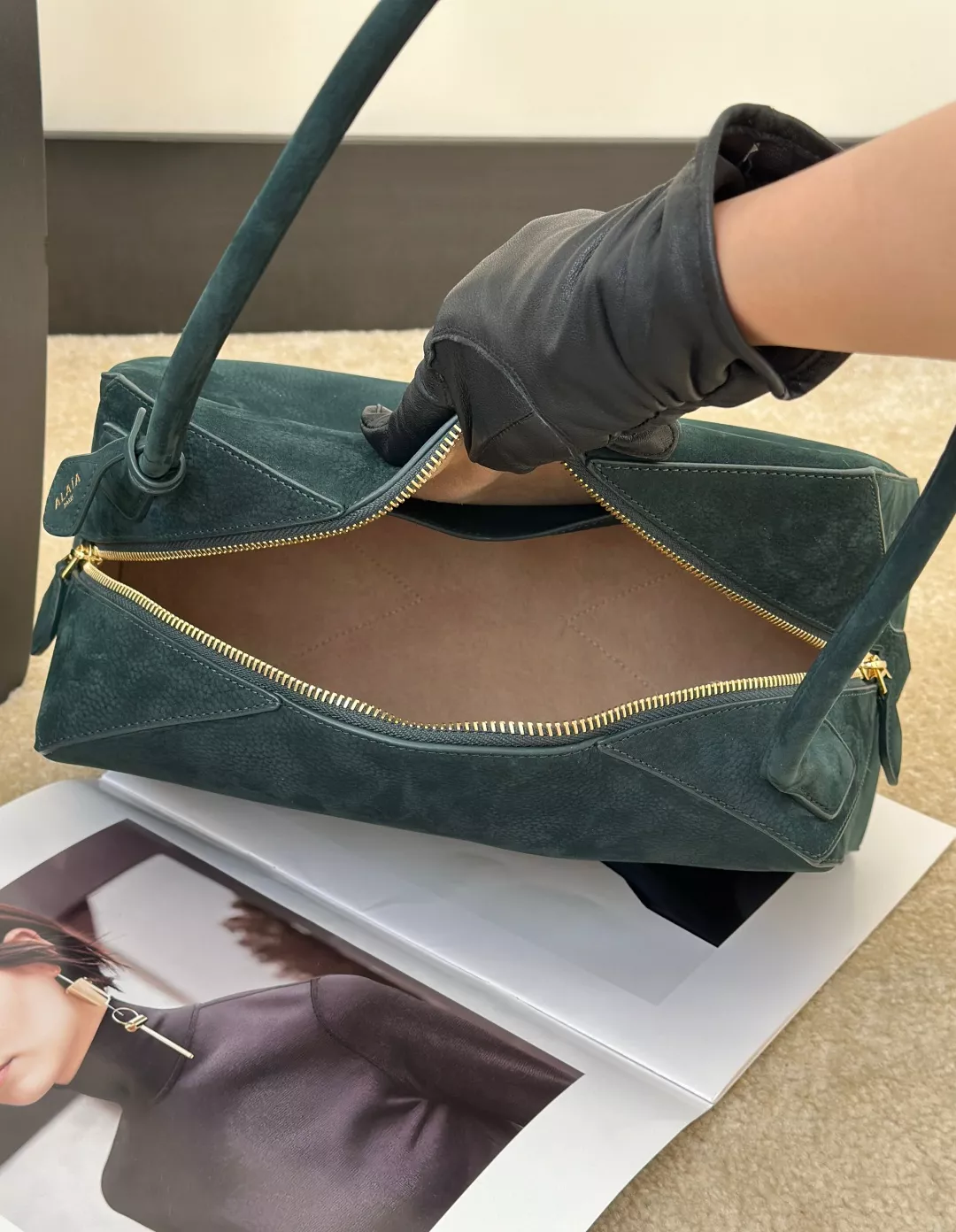 알라이아 르 불도그 더블 지퍼 레더 숄더백 상세 이미지 9