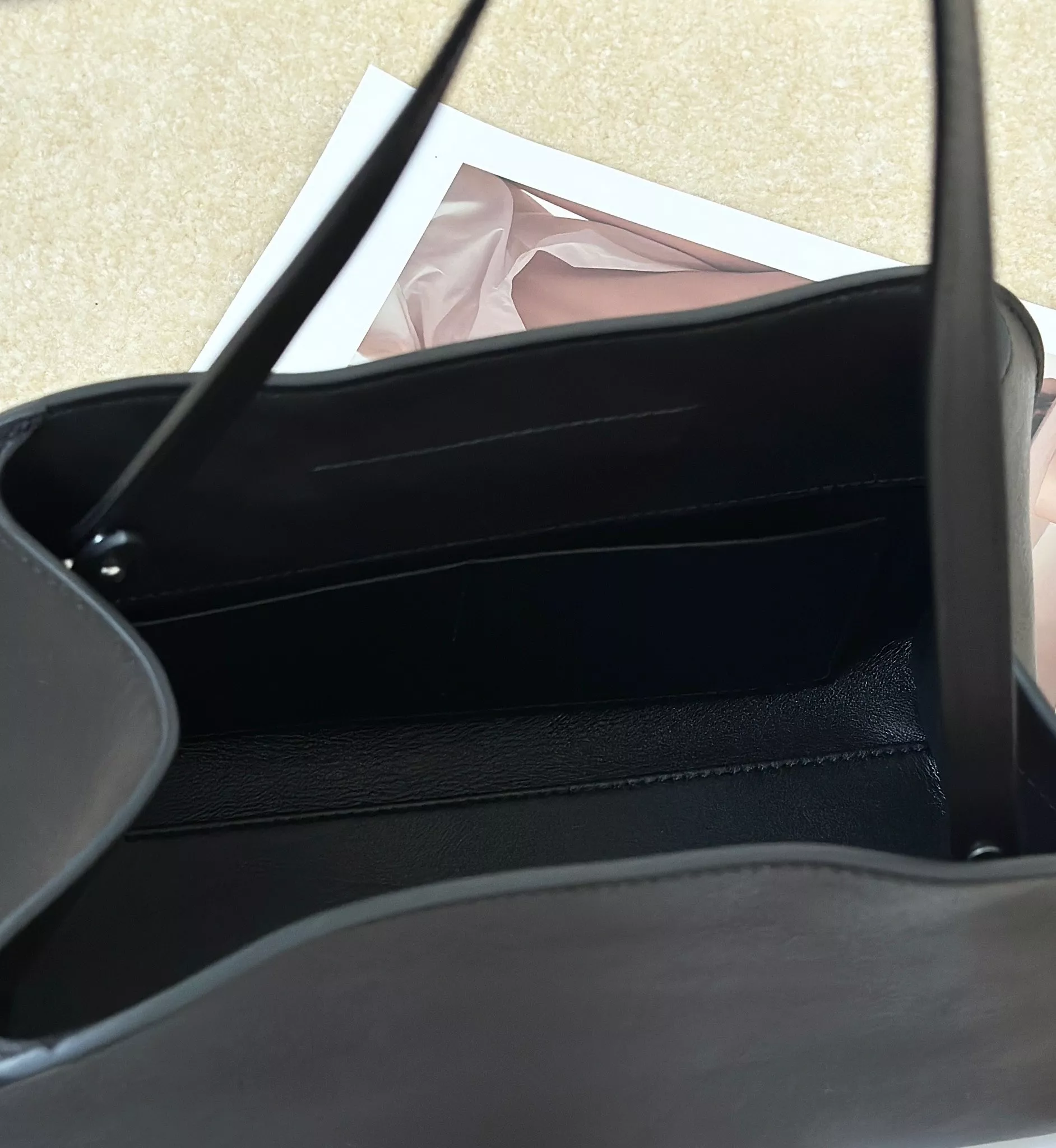 더로우 페기 입체 쉐입 미니 클러치백 상세 이미지 7