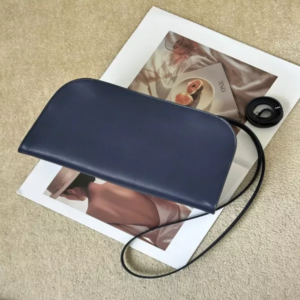 더로우 페기 페기 클러치
