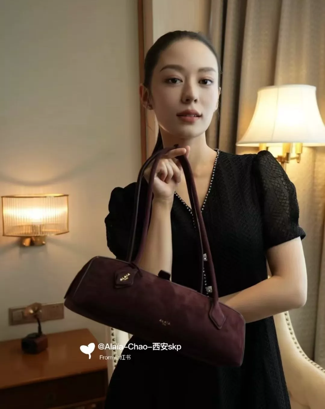 알라이아 르테켈 지퍼 숄더백 상세 이미지 14