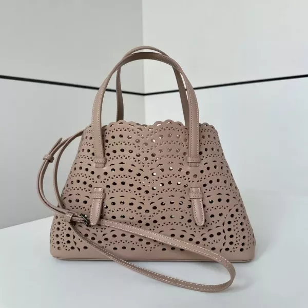 알라이아 비엔느 비엔나 펀칭 컷아웃 버킷 토트백 25