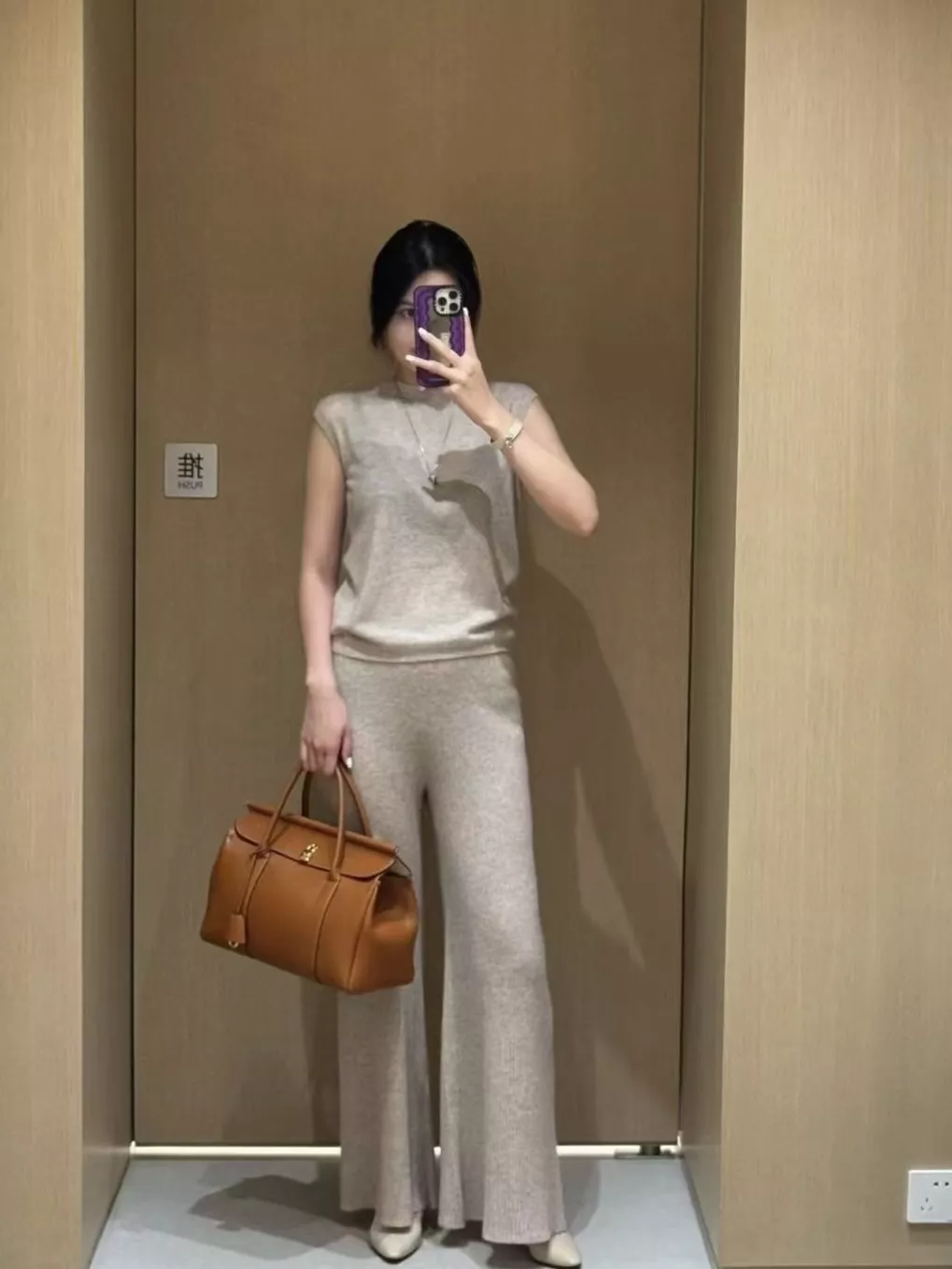 로로피아나 룸 토프 브라운 레더 락 토트백 상세 이미지 13