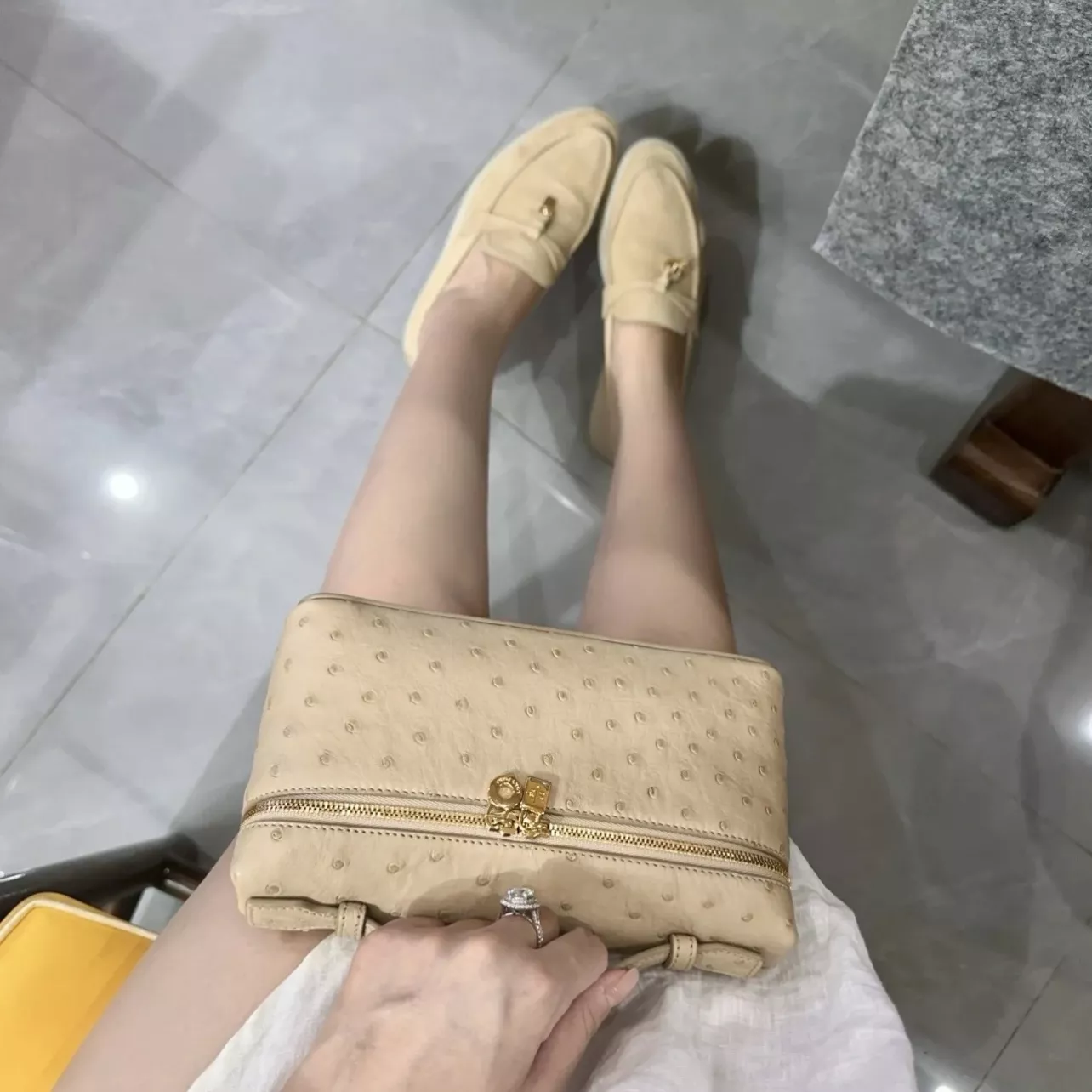 로로피아나 오스트리치 가죽 지퍼 파우치 상세 이미지 10