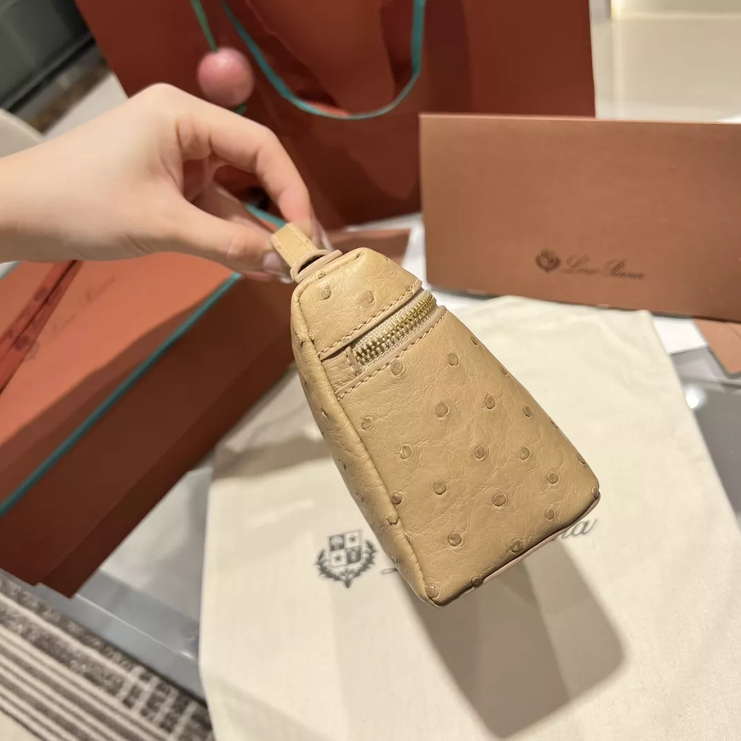 로로피아나 오스트리치 가죽 지퍼 파우치 상세 이미지 6