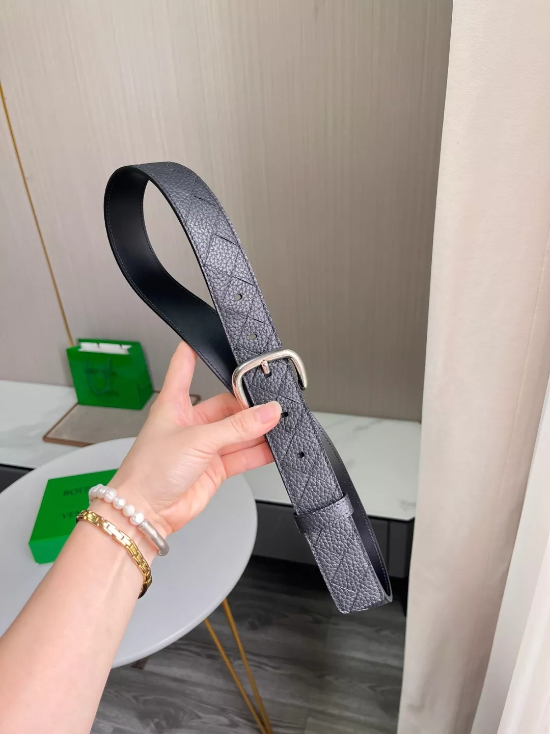 보테가베네타 핸드메이드 인트레치아토 패턴 가죽 벨트 상세 이미지 3