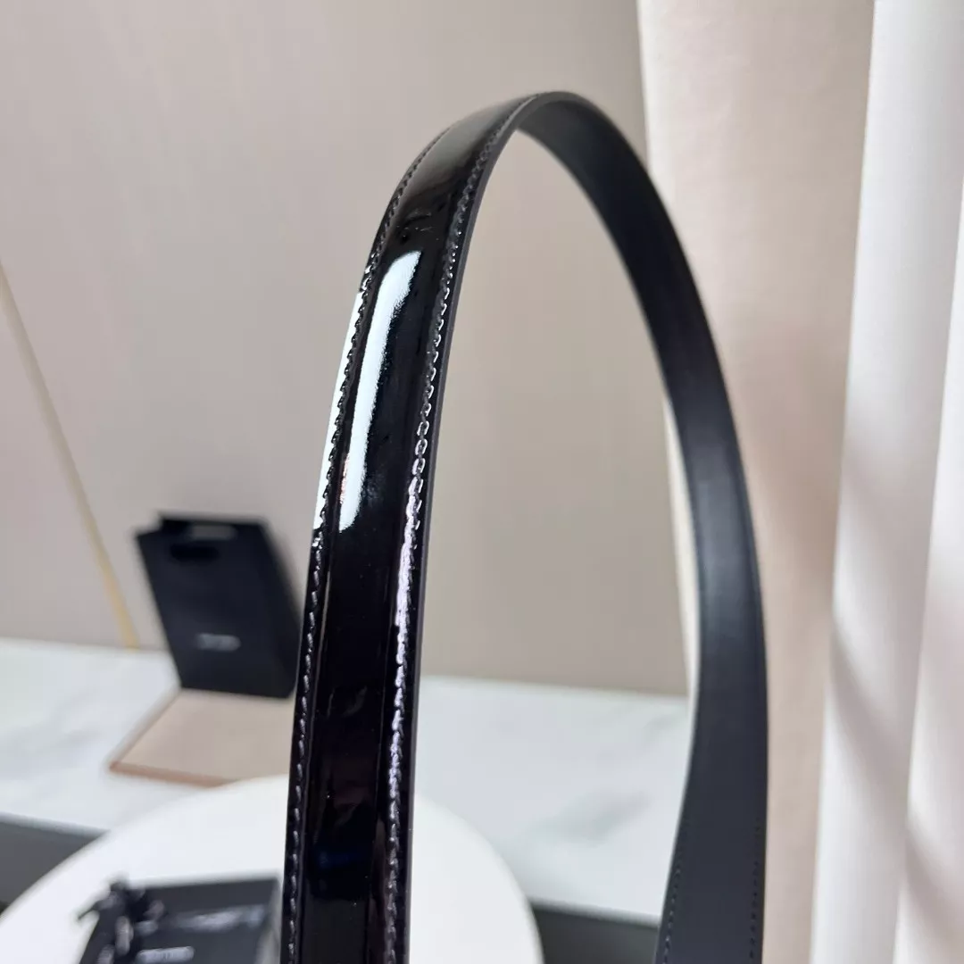 입생로랑 YSL 로고 버클 에나멜 페이턴트 벨트 상세 이미지 6