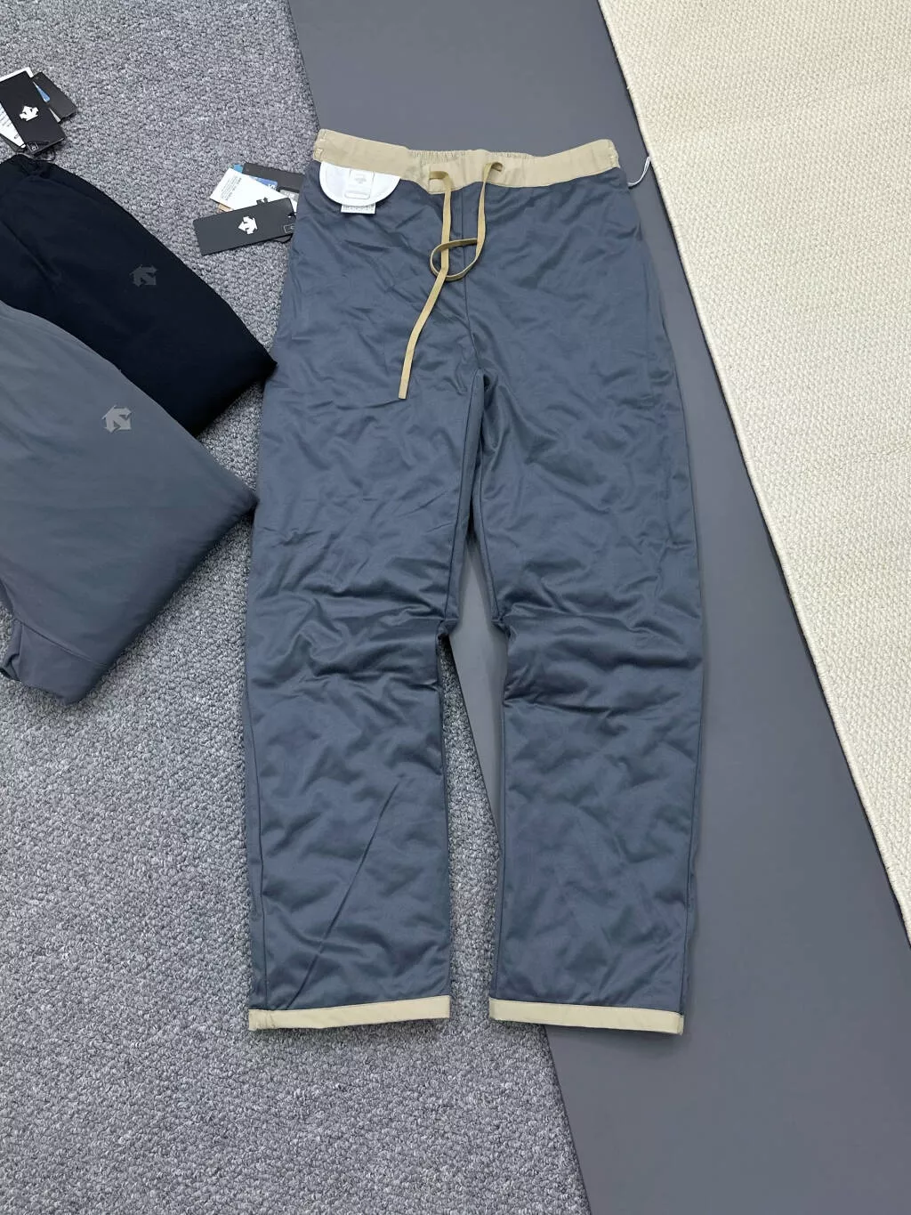 데상트 트레이닝 방풍 발수 다운 롱 팬츠 상세 이미지 18