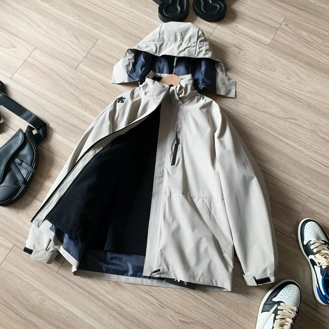데상트 25SS 아웃도어 3in1 후드 소프트쉘 재킷 상세 이미지 10