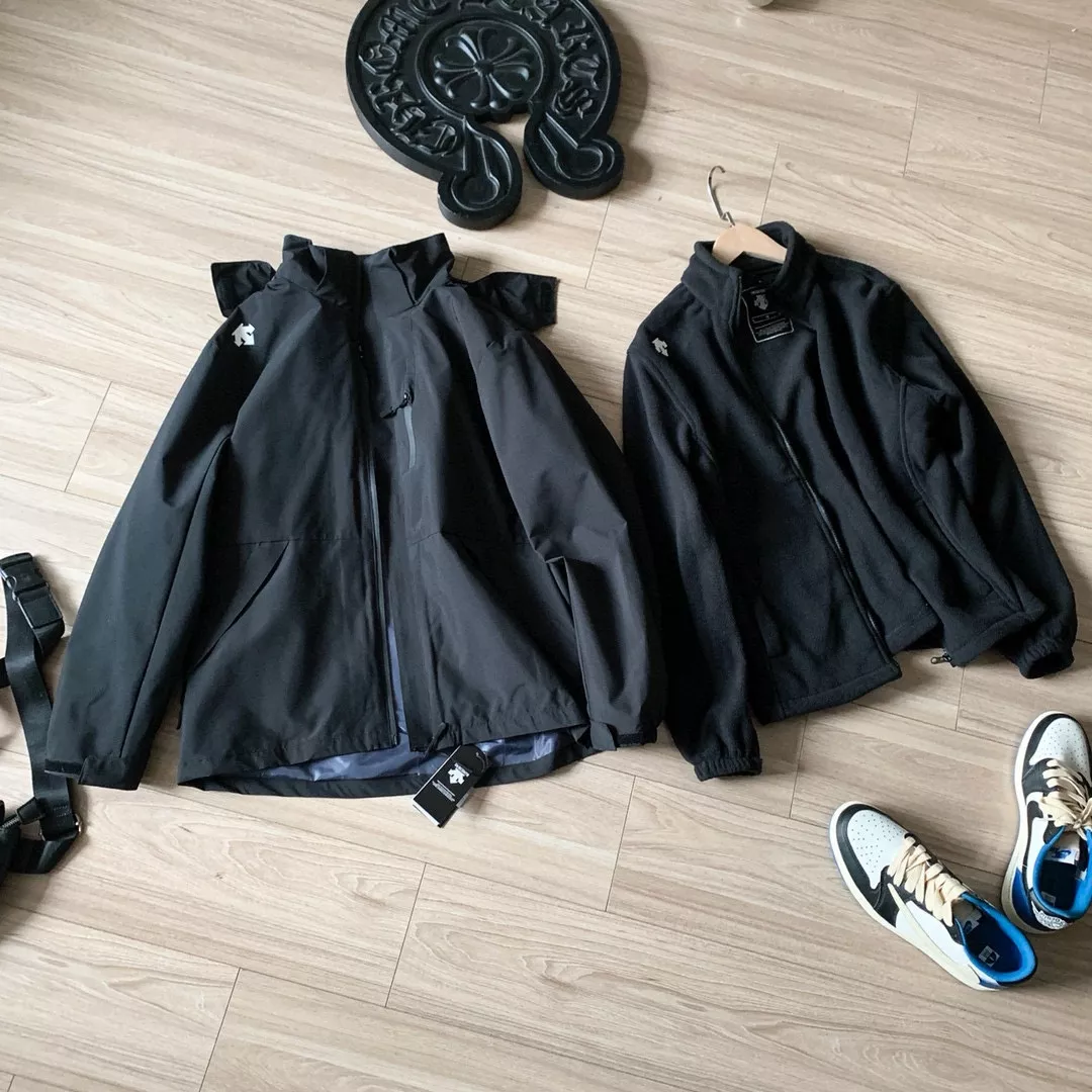 데상트 25SS 아웃도어 3in1 후드 소프트쉘 재킷 상세 이미지 1