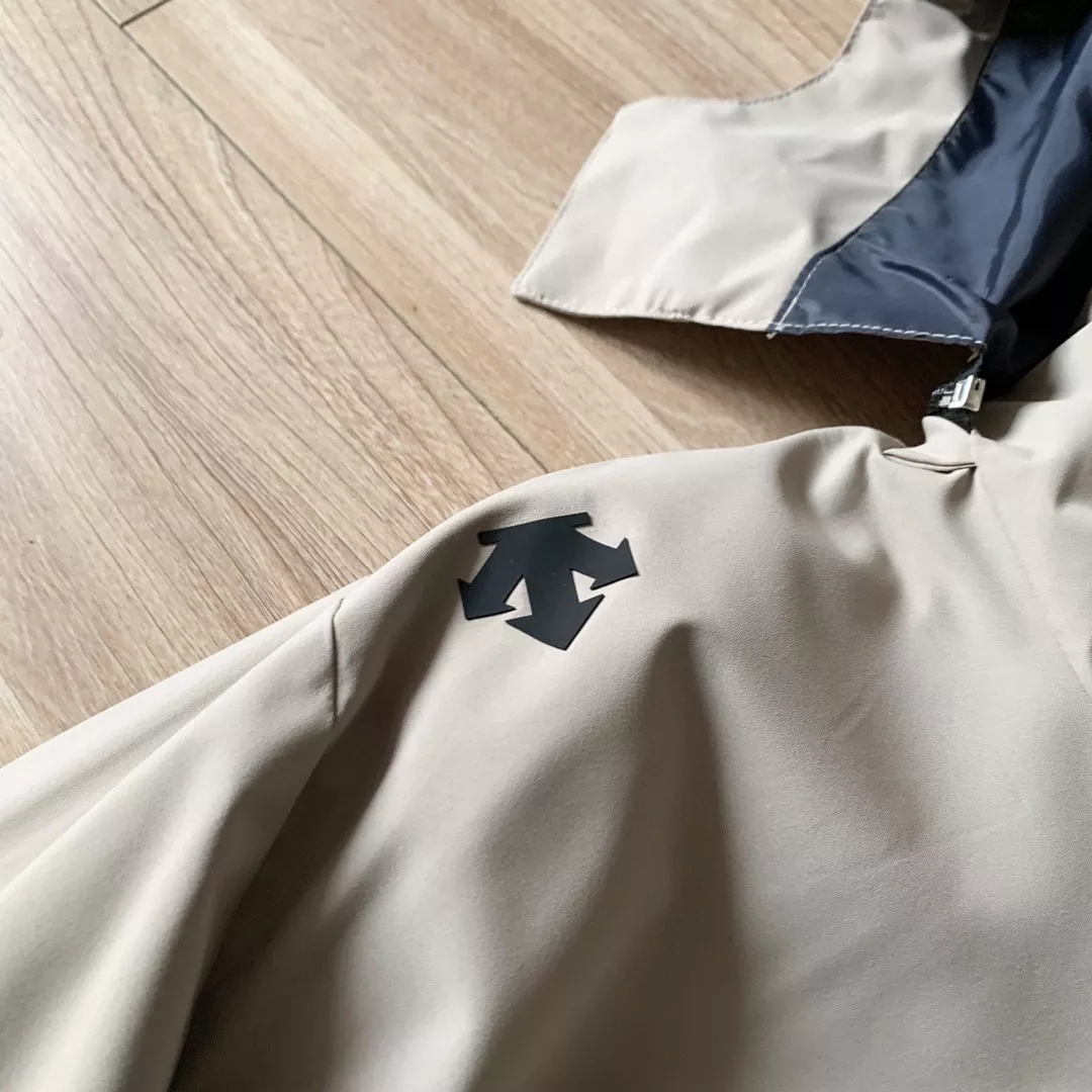 데상트 25SS 아웃도어 3in1 후드 소프트쉘 재킷 상세 이미지 14