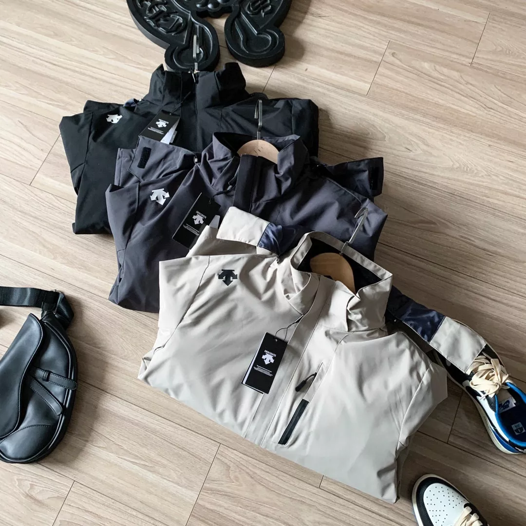 데상트 25SS 아웃도어 3in1 후드 소프트쉘 재킷 상세 이미지 16