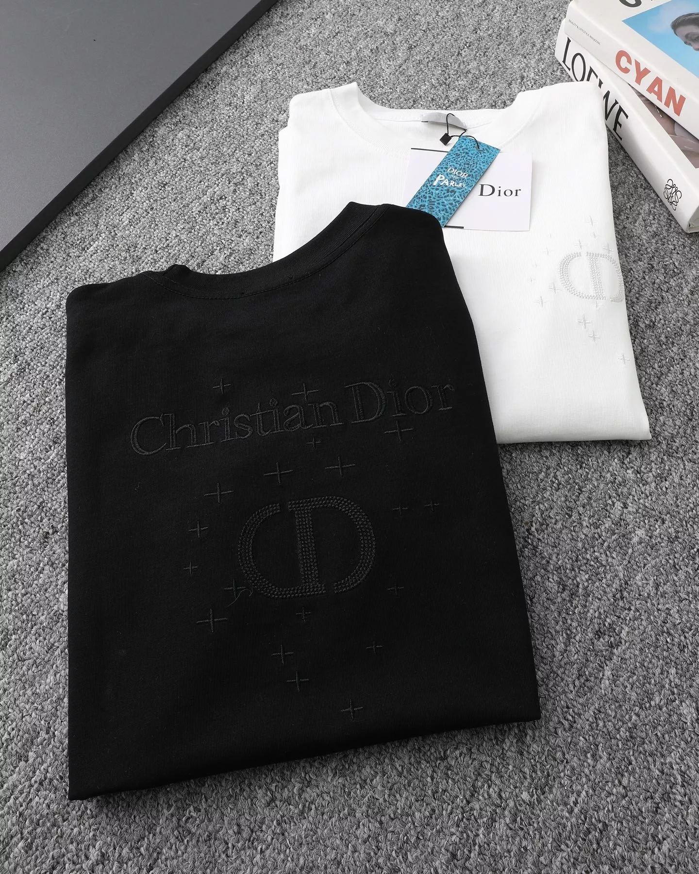 디올 CD 로고 앞자수 백레터링 자수 코튼 반팔 상세 이미지 8