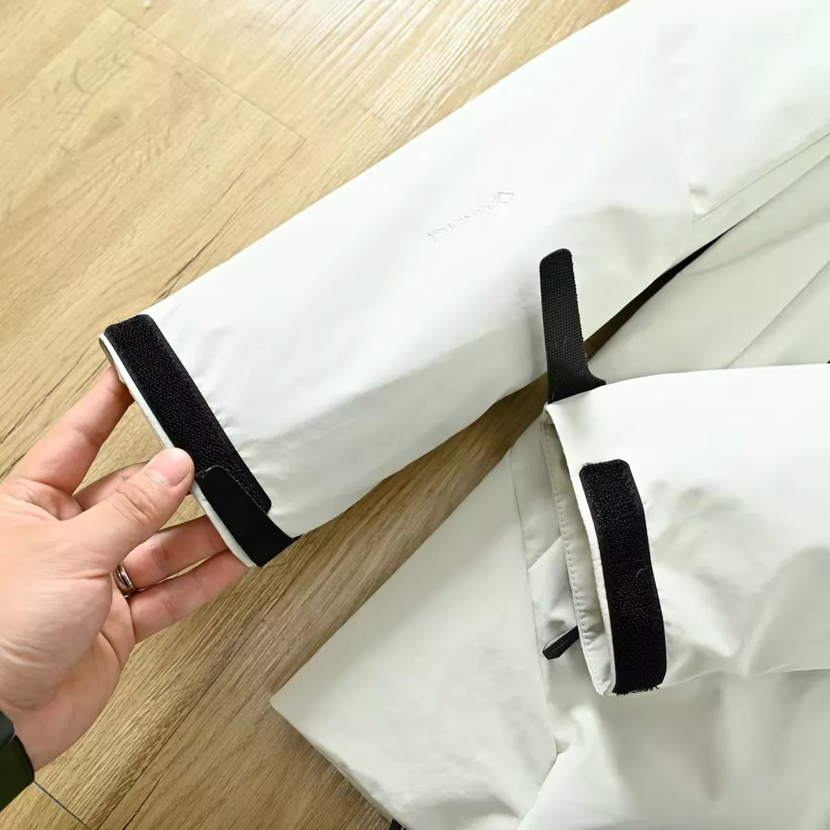 아크테릭스 베타 다운 후드 재킷 상세 이미지 24