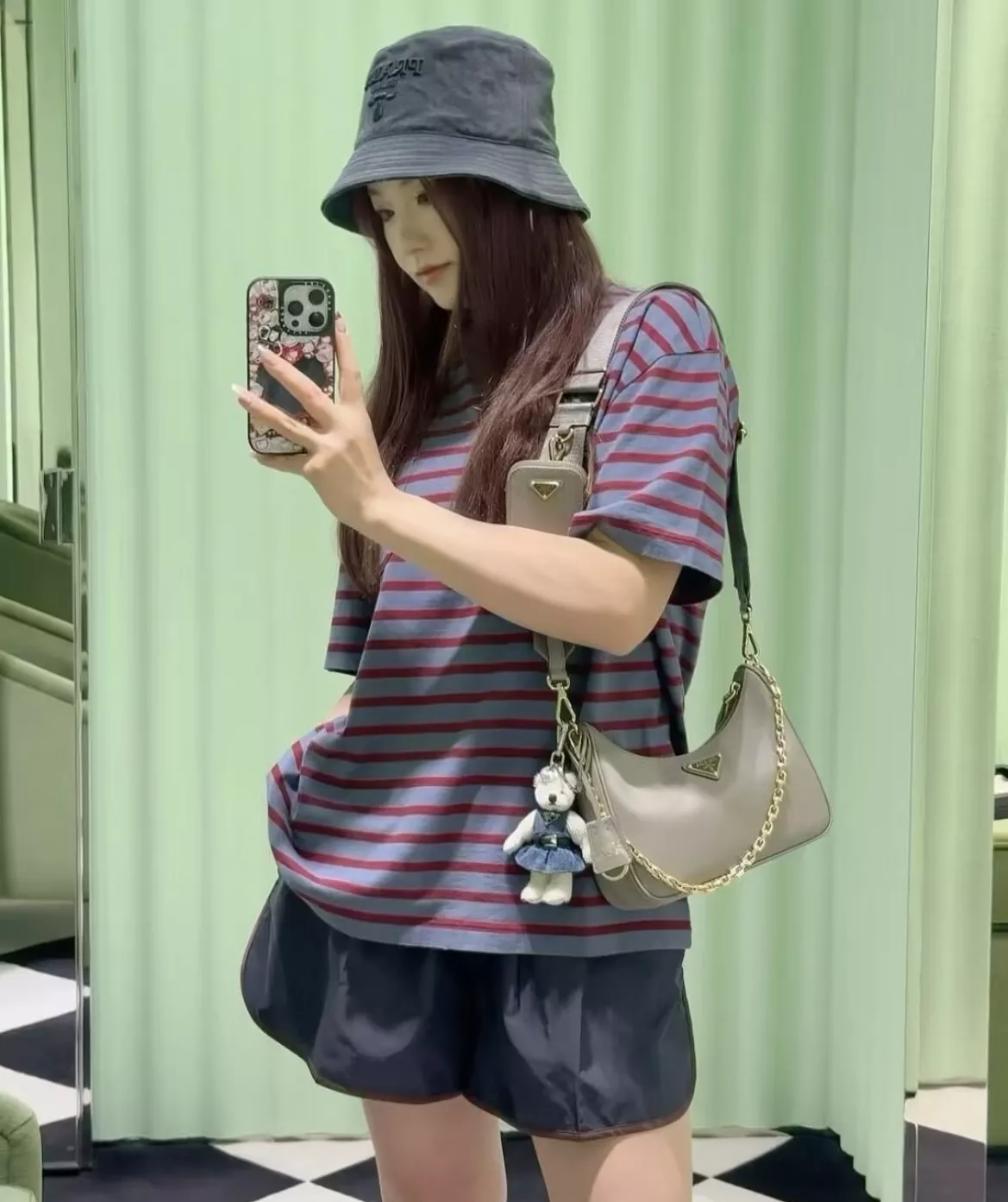 프라다 코튼 레트로 배색 스트라이프 로고 패치 티셔츠 상세 이미지 28